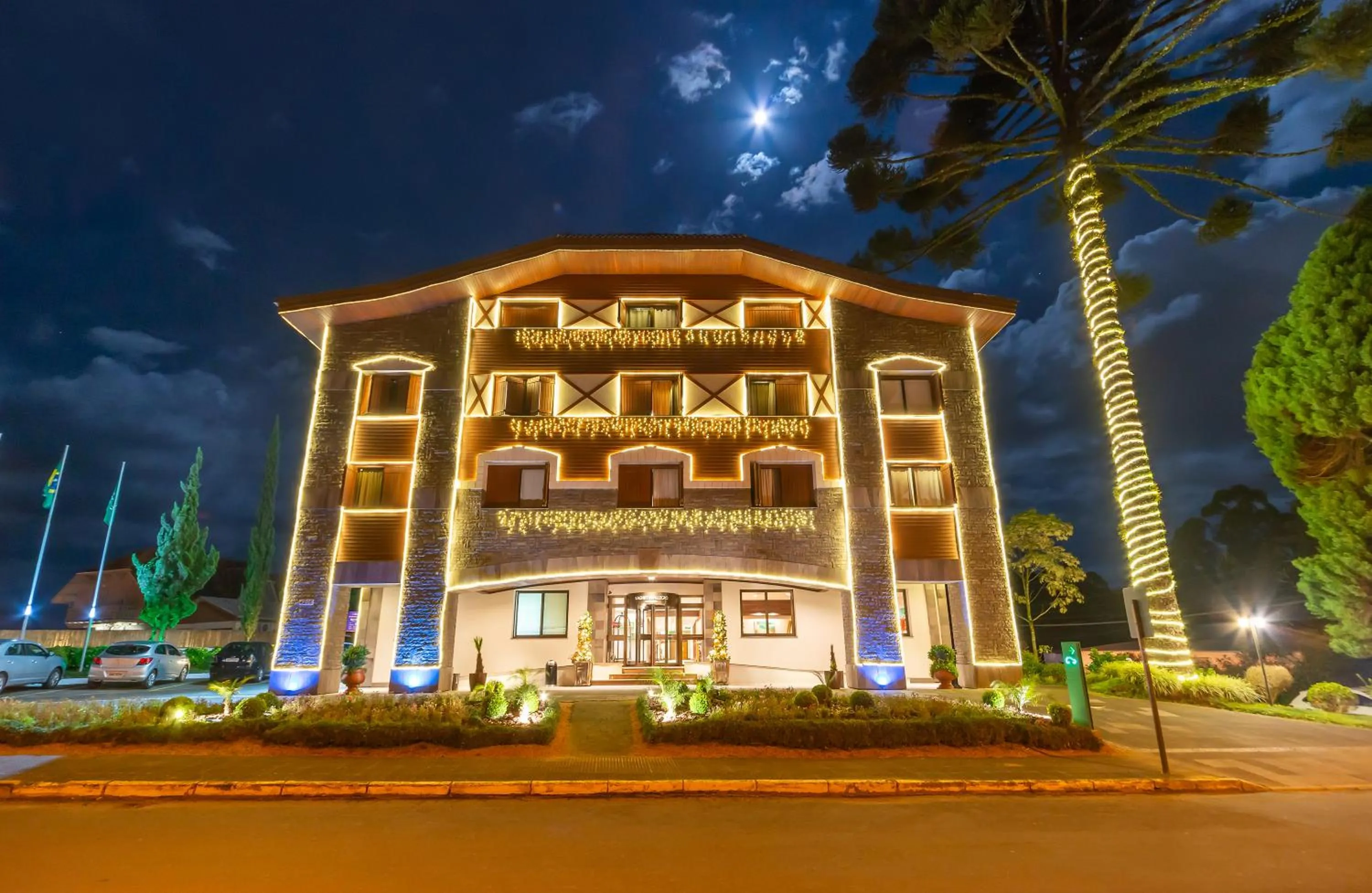 Property building in Sky Borges Hotel Alpenhaus - Gramado