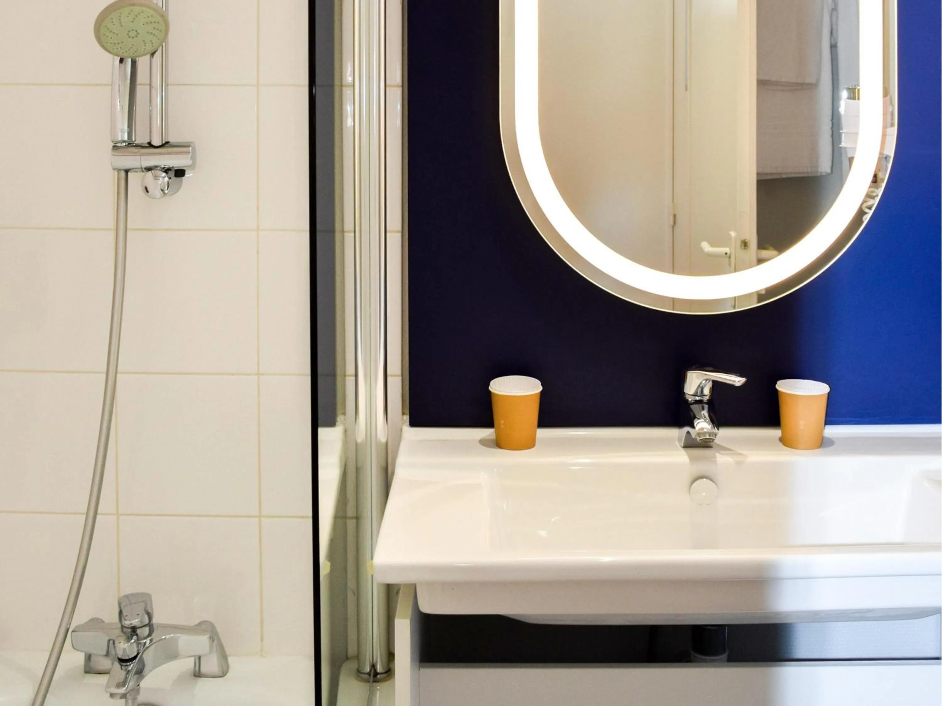 Bedroom in ibis Rodez Centre