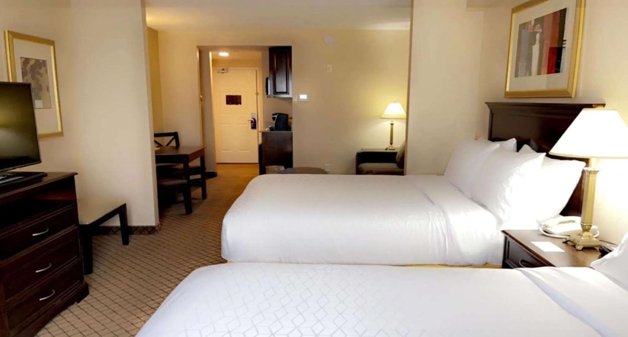 Photo of the whole room, Bed in Holiday Inn Express & Suites Huntsville by IHG