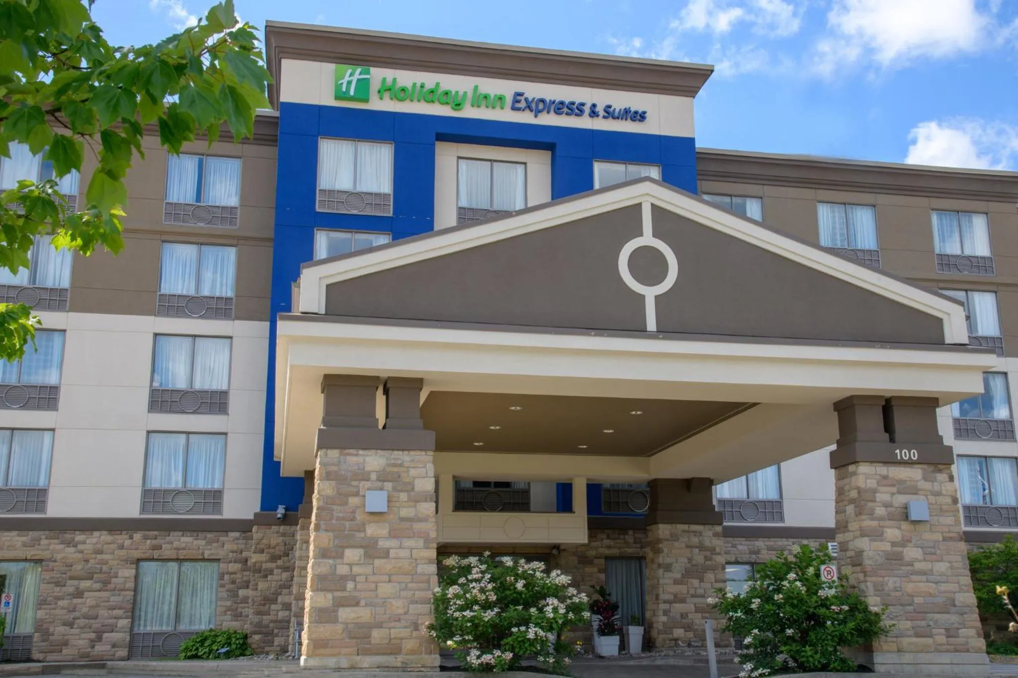 Property building in Holiday Inn Express & Suites Huntsville by IHG