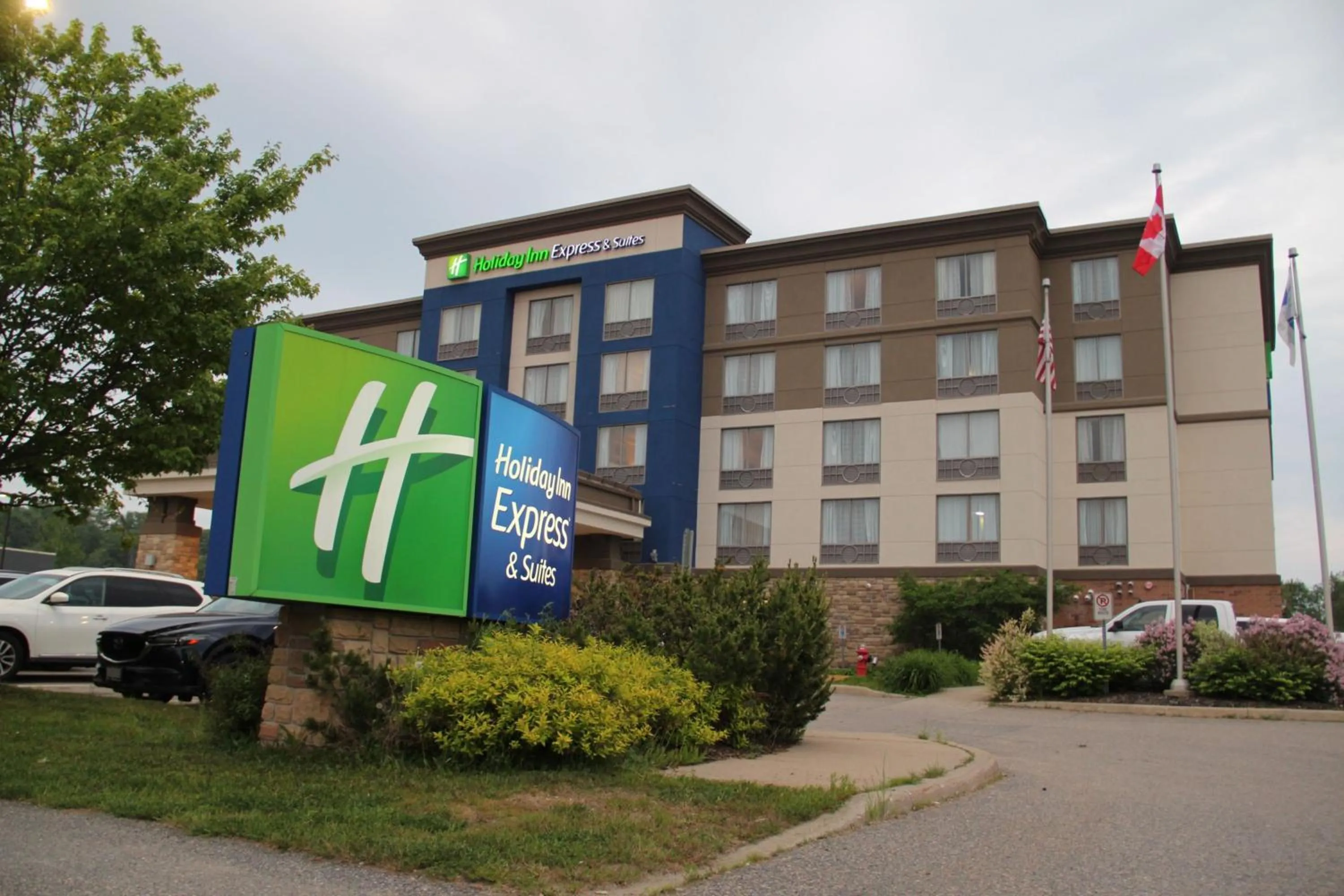 Property building in Holiday Inn Express & Suites Huntsville by IHG