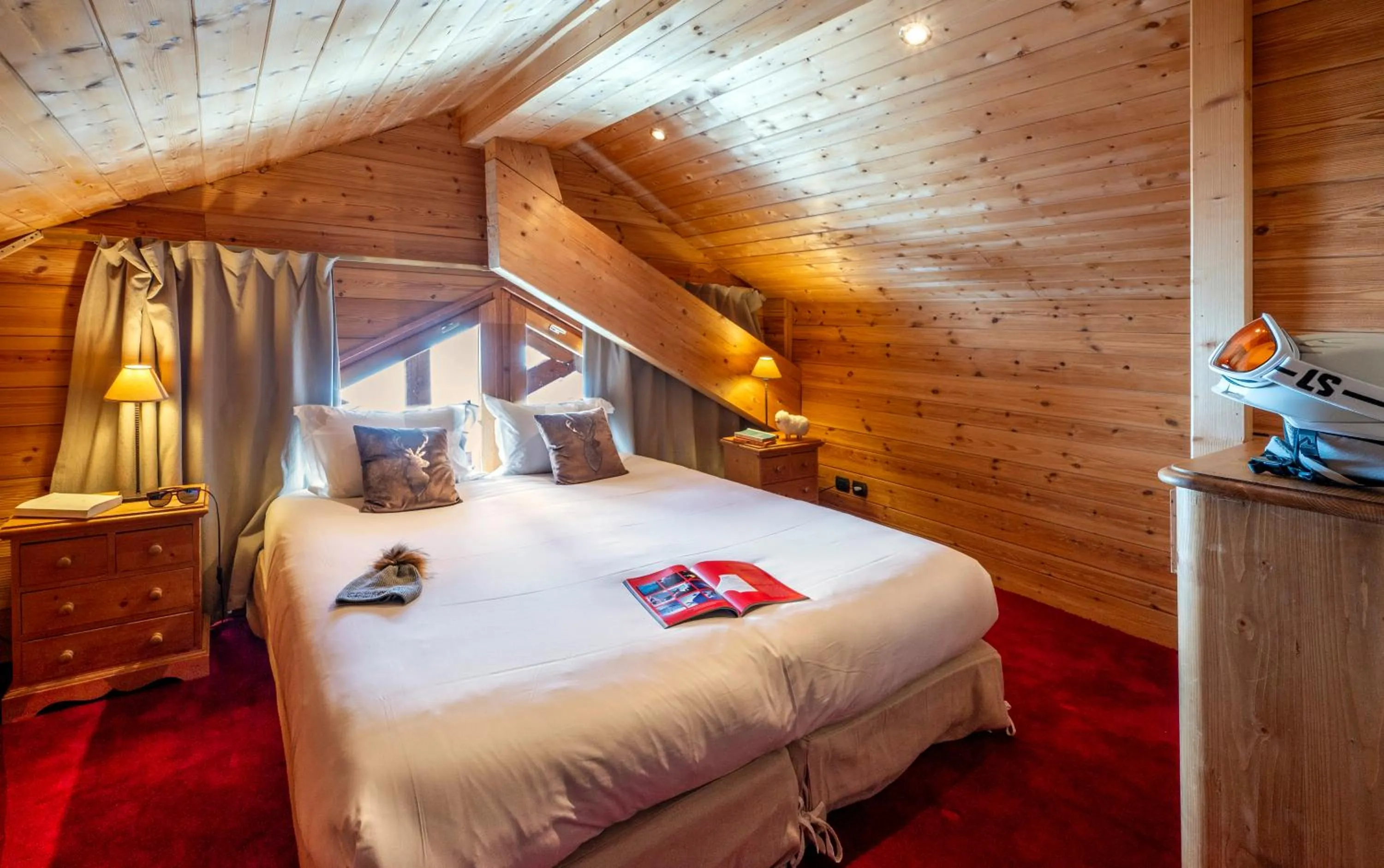 Bed in Hôtel Au Chamois d'Or by Les Etincelles