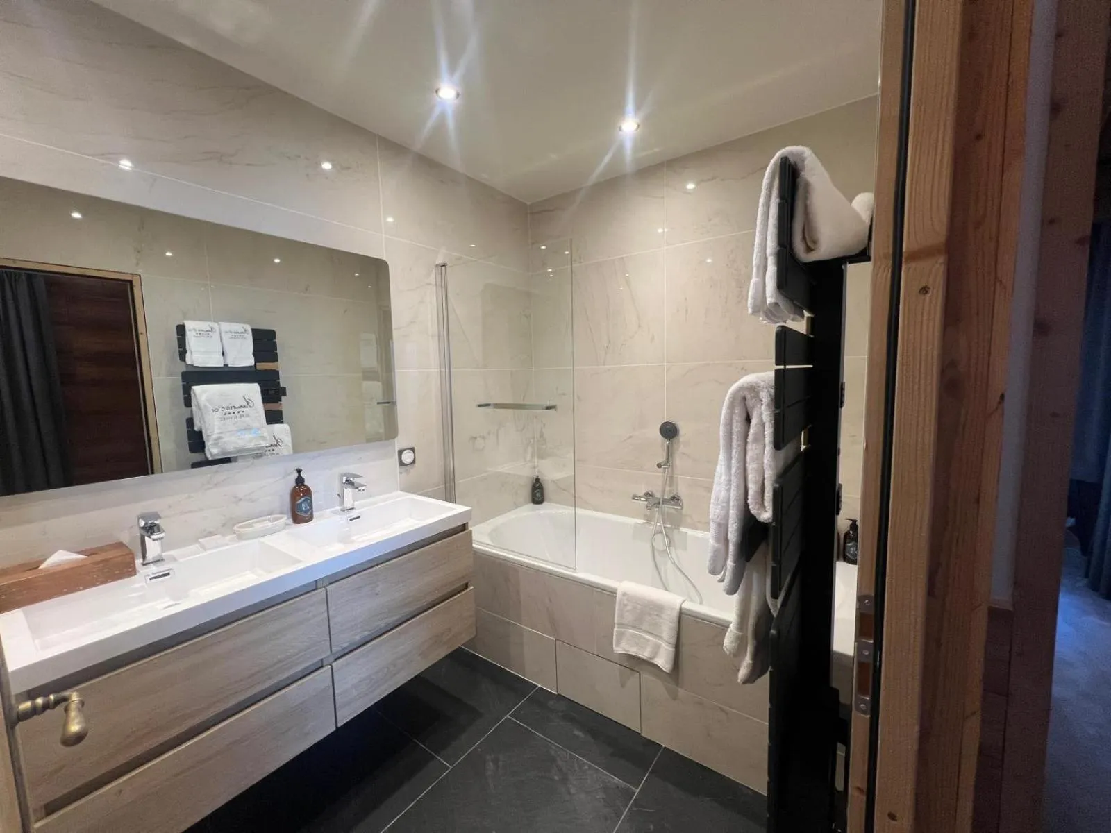 Hôtel Au Chamois d'Or by Les Etincelles