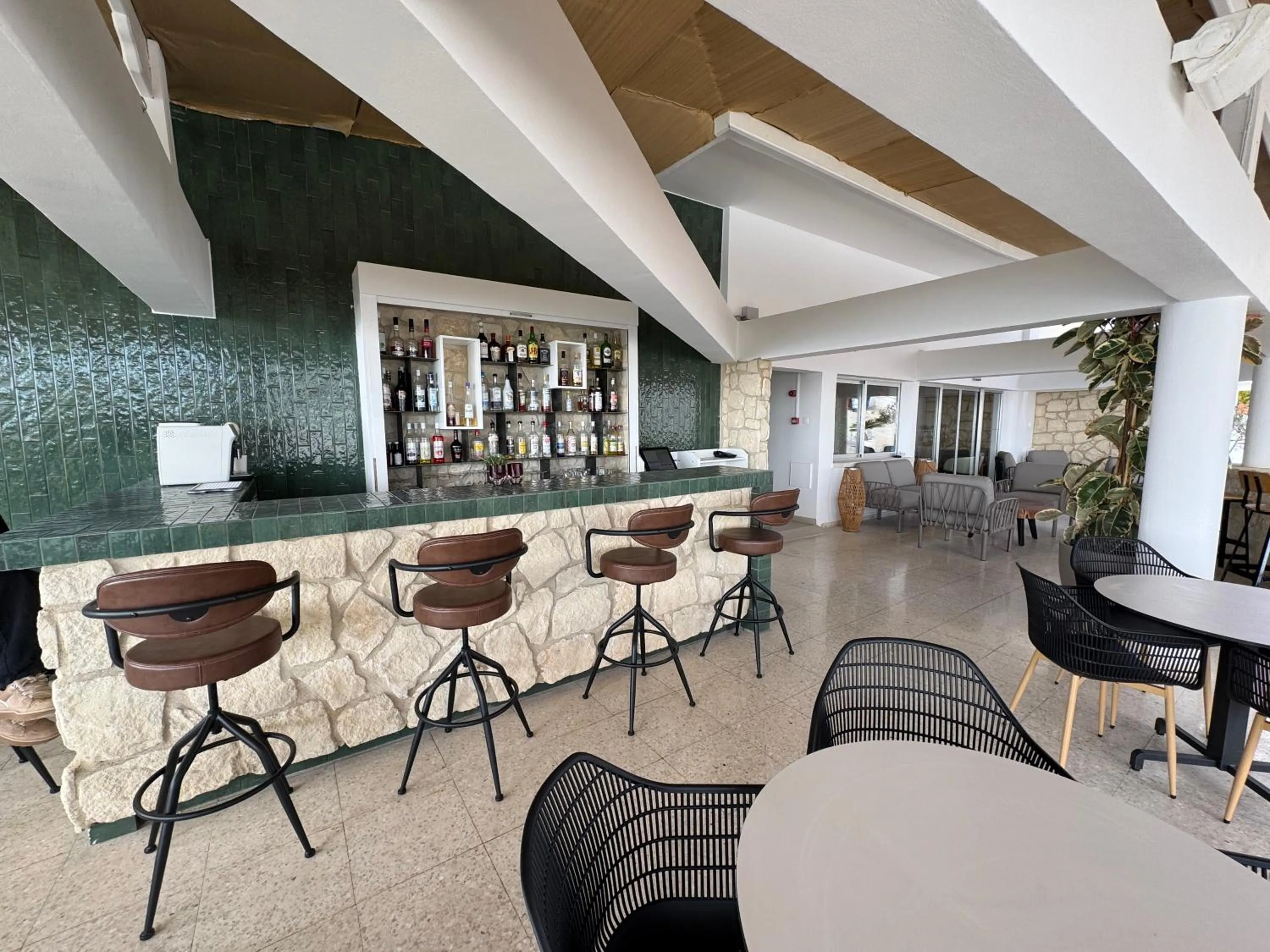 Lounge or bar in Vrachia Beach Hotel & Suites - Adults Only