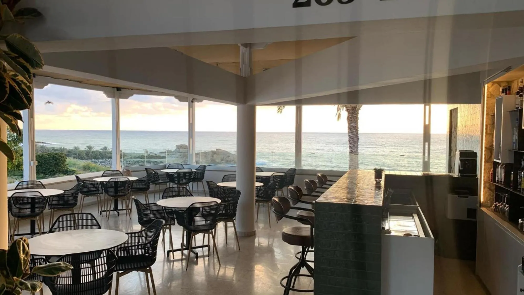 Restaurant/places to eat in Vrachia Beach Hotel & Suites - Adults Only