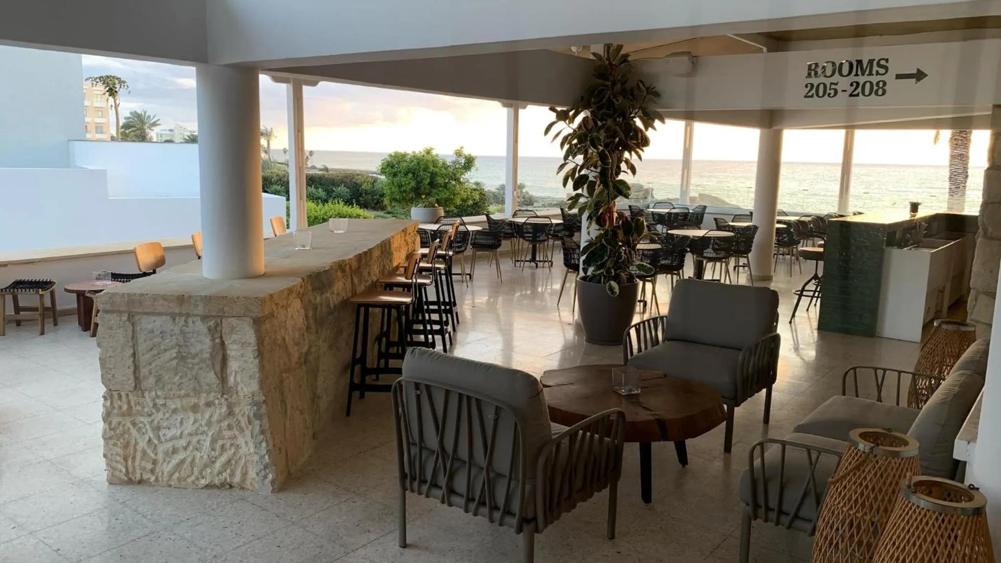 Restaurant/places to eat in Vrachia Beach Hotel & Suites - Adults Only