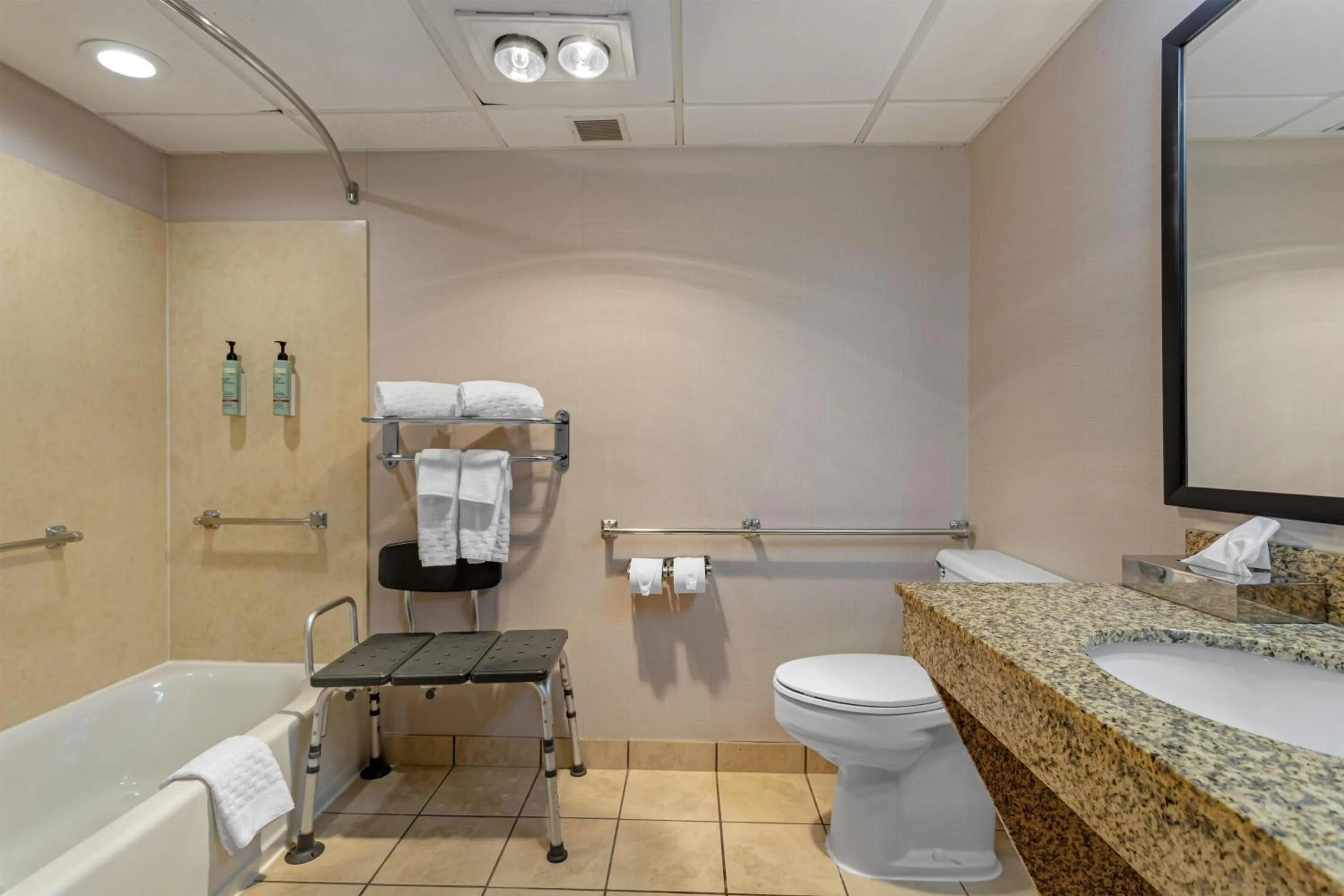 Bathroom in Best Western Hunt's Landing Hotel Matamoras Milford