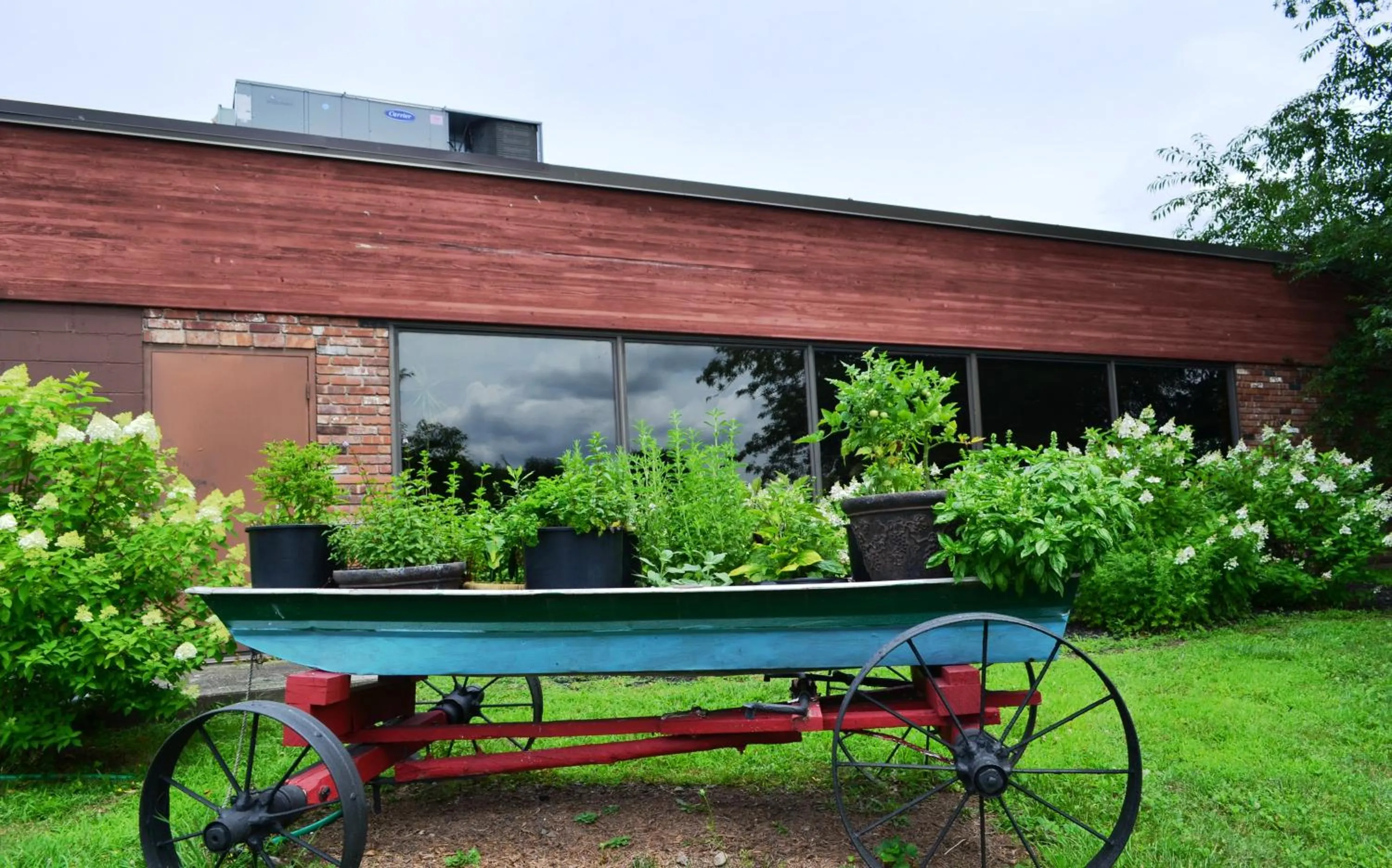 Garden in Best Western Hunt's Landing Hotel Matamoras Milford