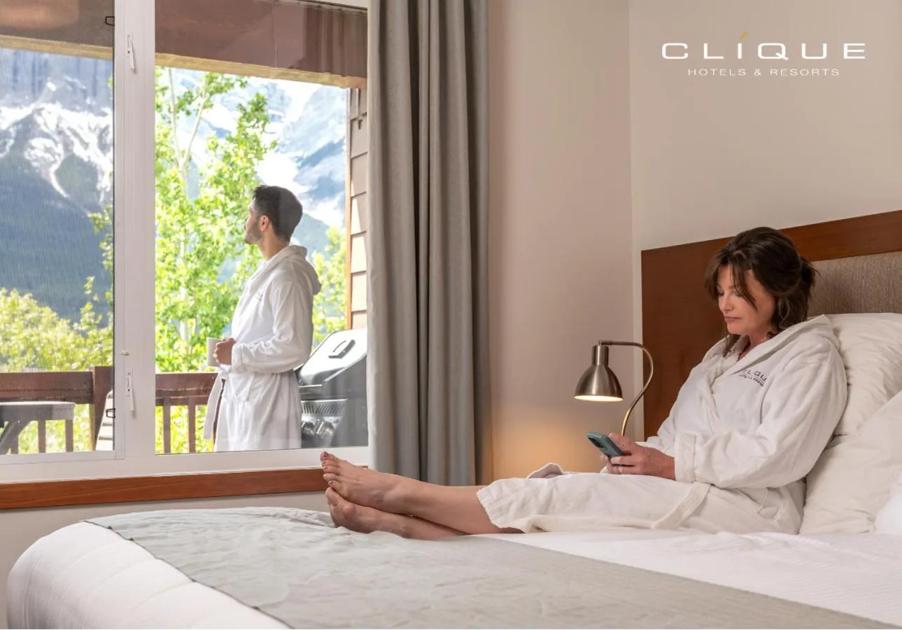 Bedroom in Falcon Crest Lodge by CLIQUE