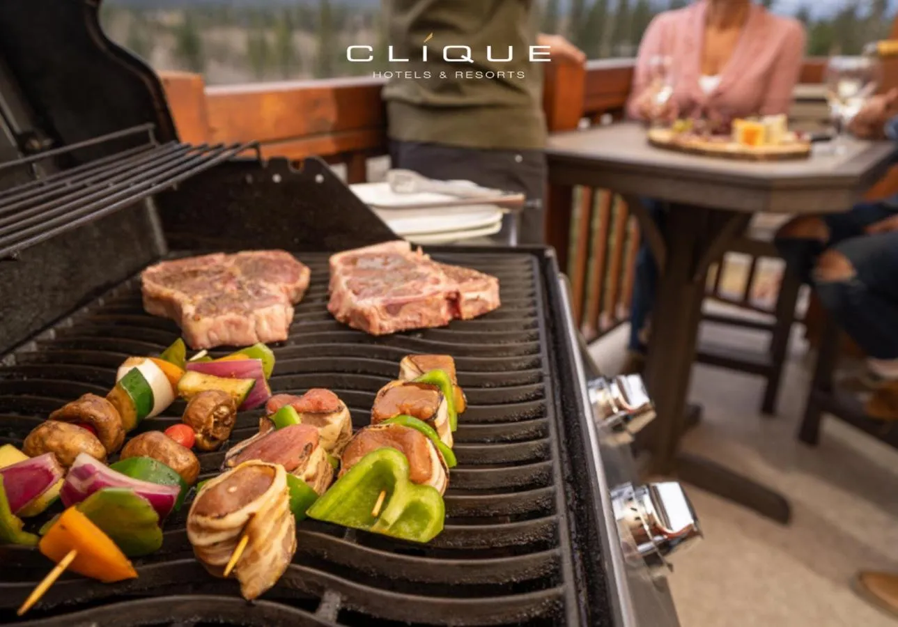 BBQ facilities in Falcon Crest Lodge by CLIQUE