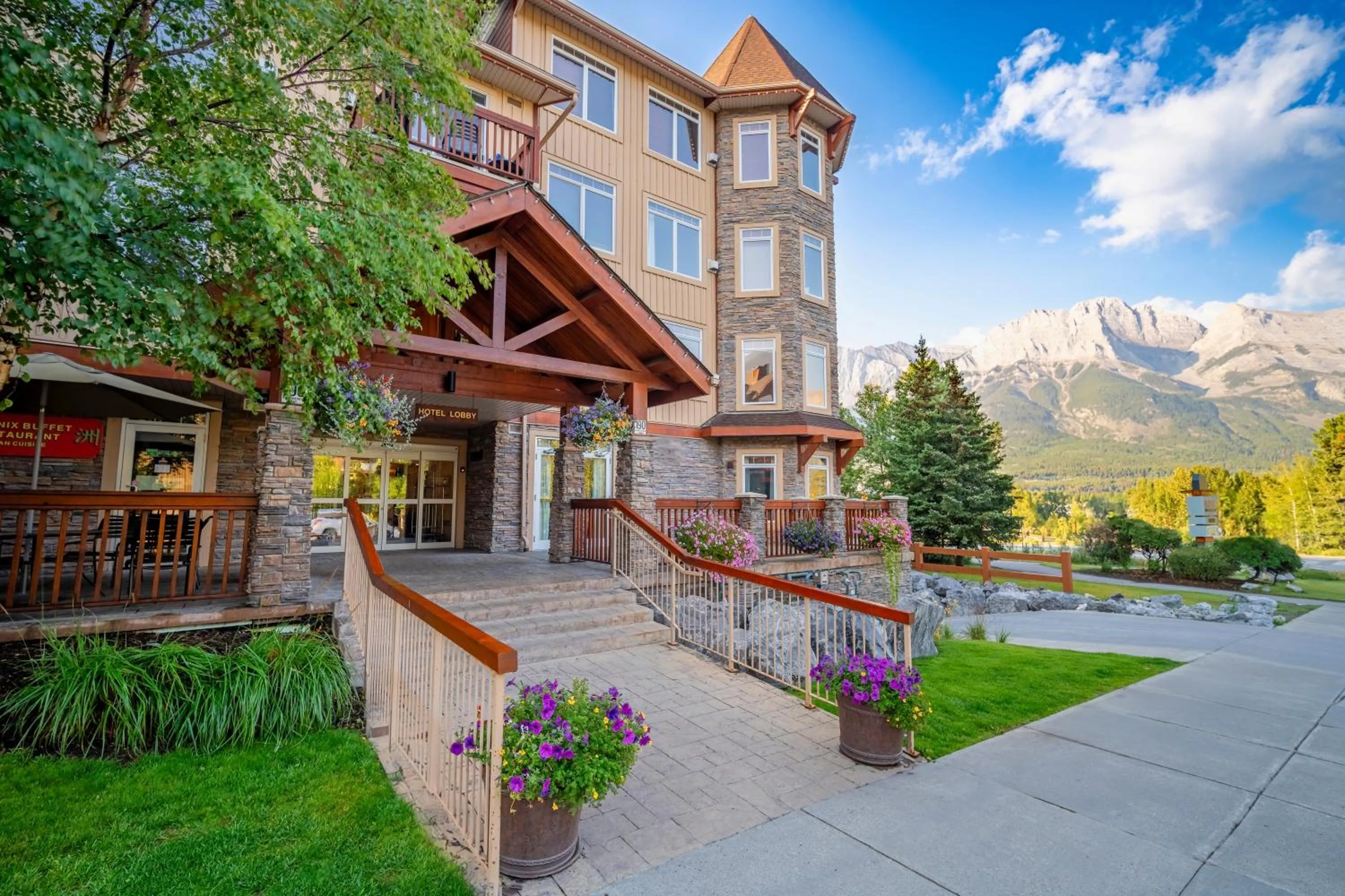 Property building in Falcon Crest Lodge by CLIQUE