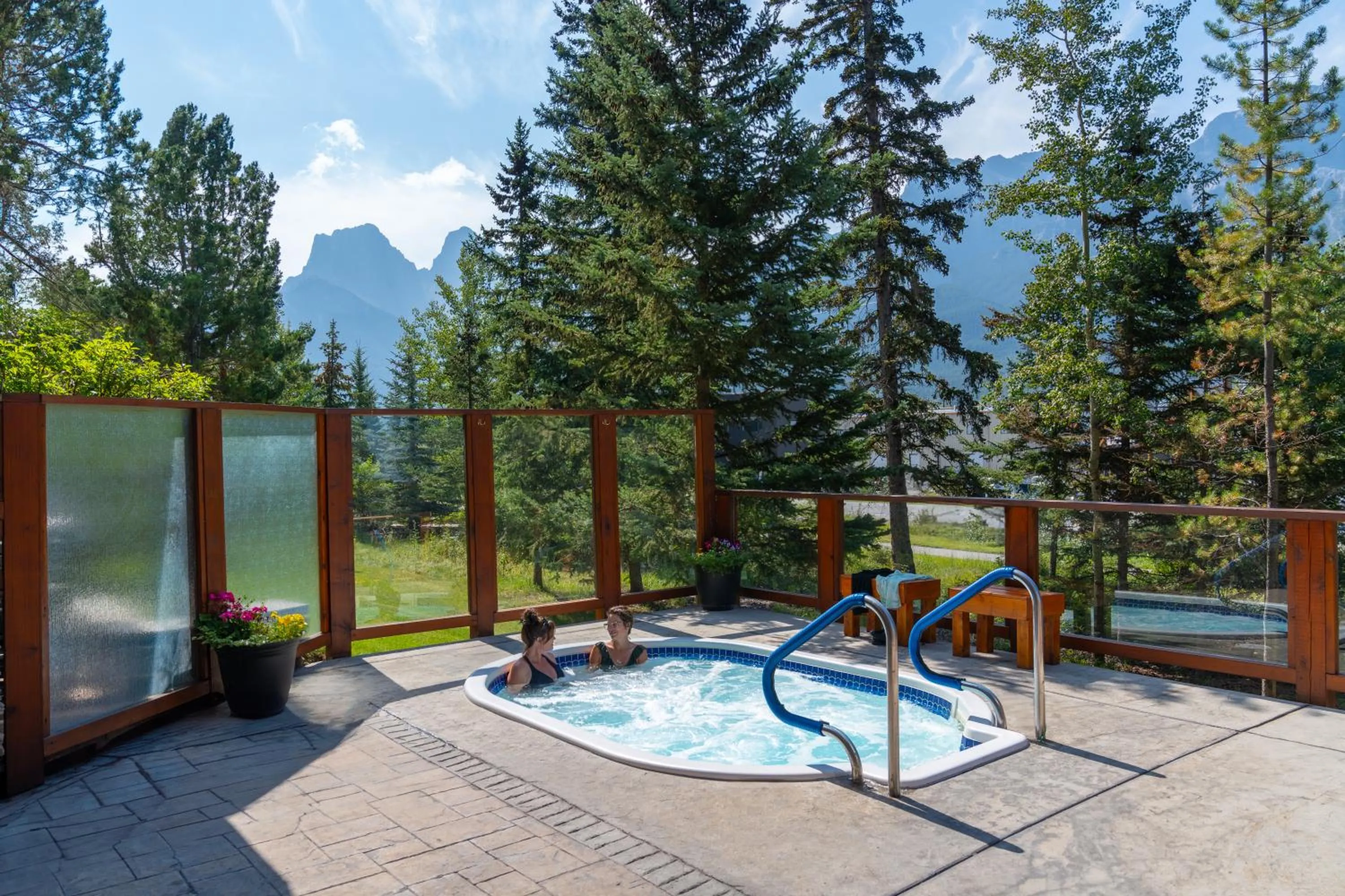 Hot Tub in Falcon Crest Lodge by CLIQUE