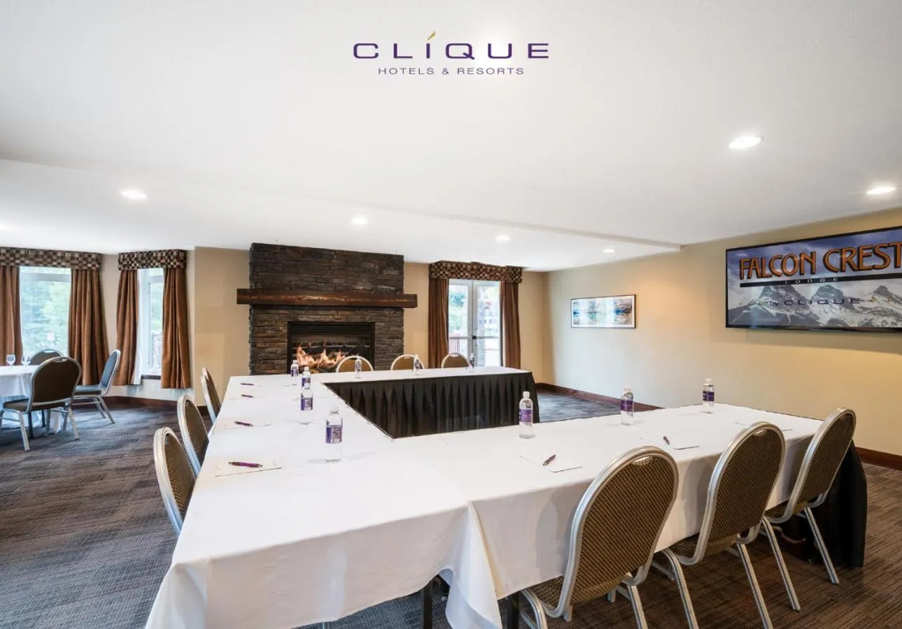 Meeting/conference room in Falcon Crest Lodge by CLIQUE