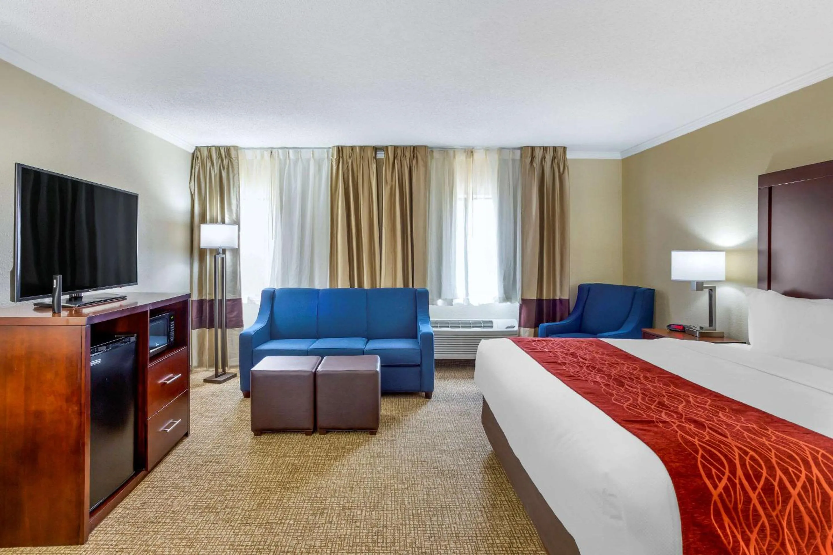 Bedroom, Bed in Comfort Inn Hoffman Estates - Schaumburg