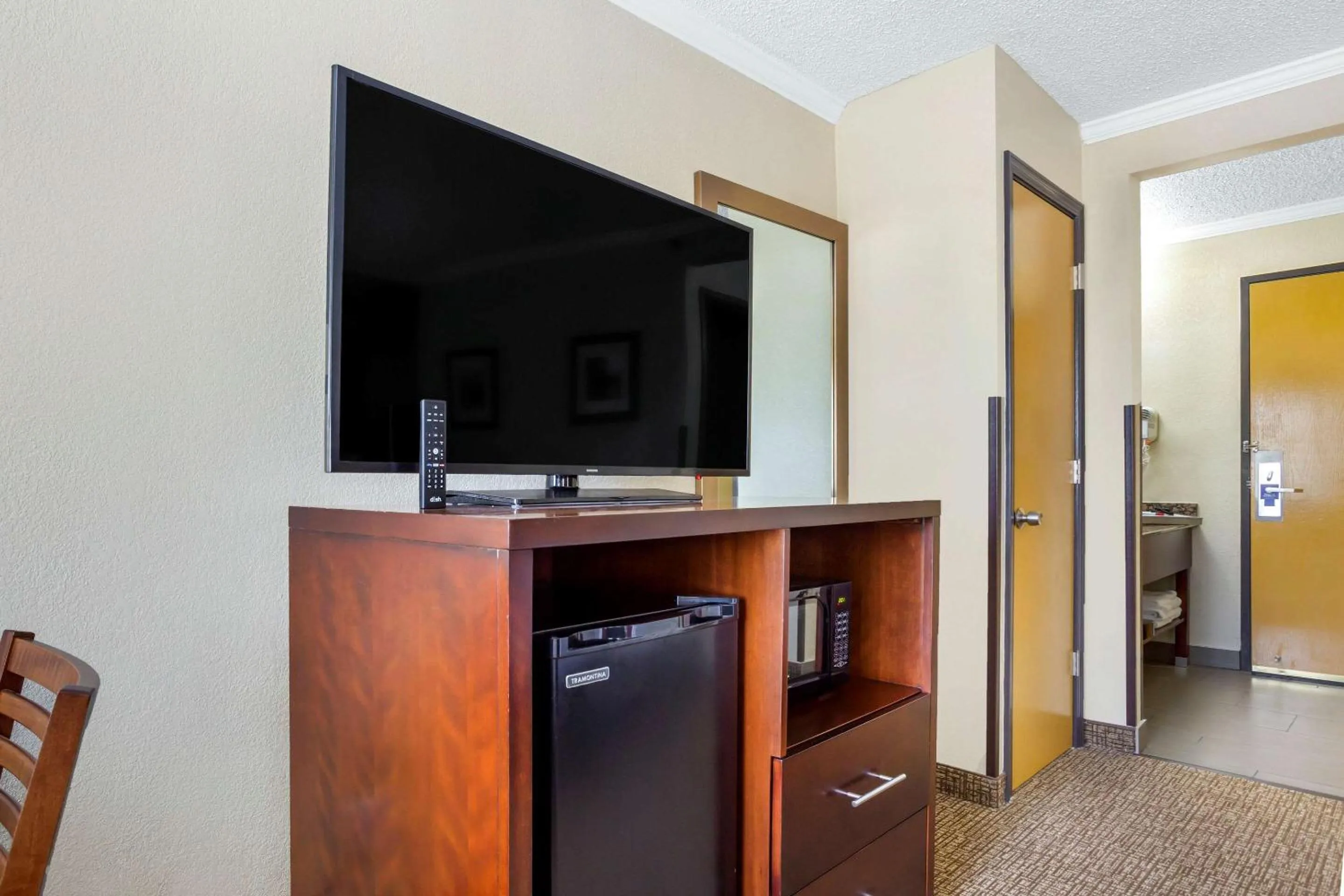 Photo of the whole room in Comfort Inn Hoffman Estates - Schaumburg