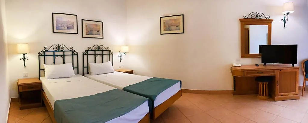 Bedroom, Bed in Hotel Kennedy Nova