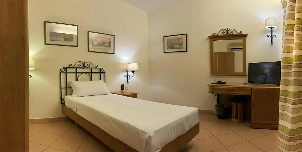 Bedroom, Bed in Hotel Kennedy Nova