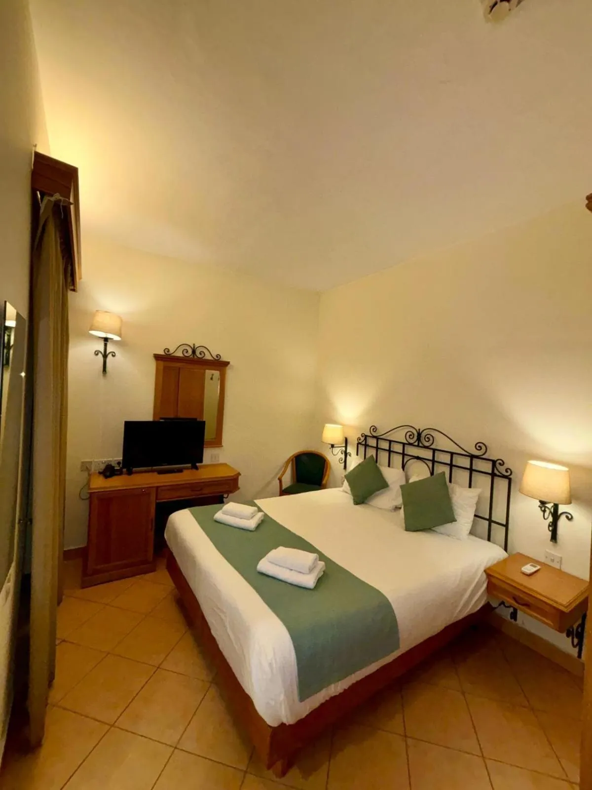 Bedroom, Bed in Hotel Kennedy Nova