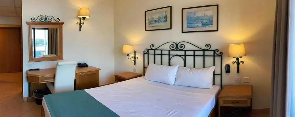 Bedroom, Bed in Hotel Kennedy Nova