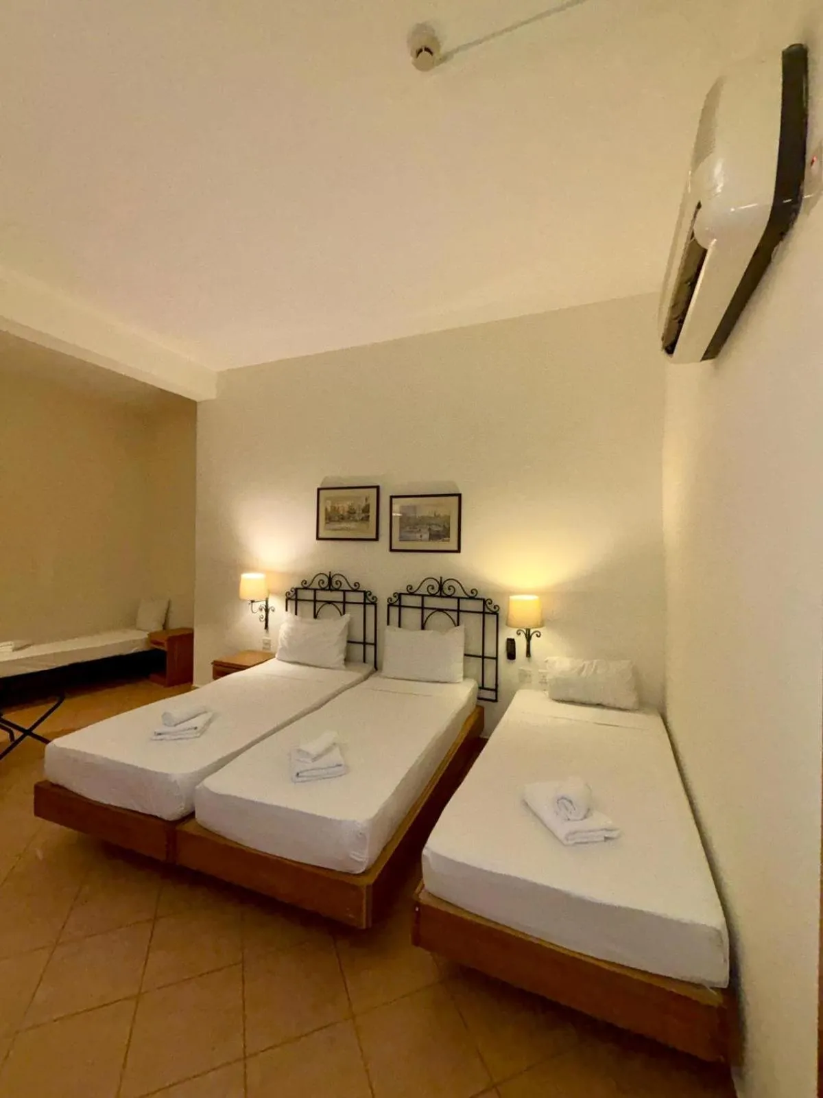 Bedroom, Bed in Hotel Kennedy Nova