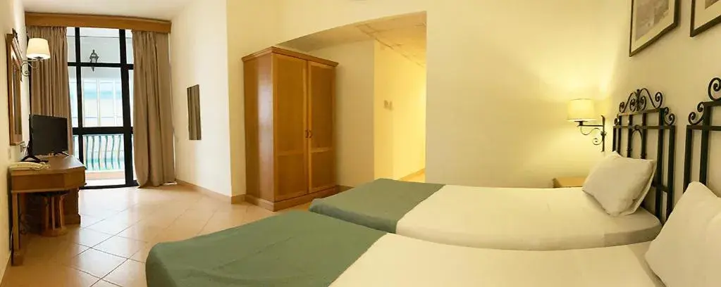 Standard Twin Room in Hotel Kennedy Nova Standard Twin Room in Hotel Kennedy Nova