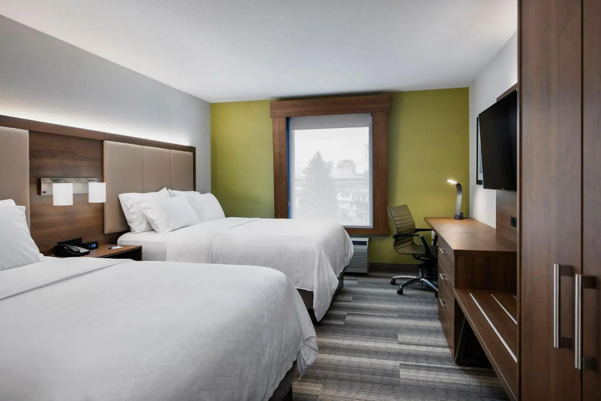 Standard Room with Two Queen Beds in Holiday Inn Express Hotel & Suites Saskatoon by IHG Standard Room with Two Queen Beds in Holiday Inn Express Hotel & Suites Saskatoon by IHG