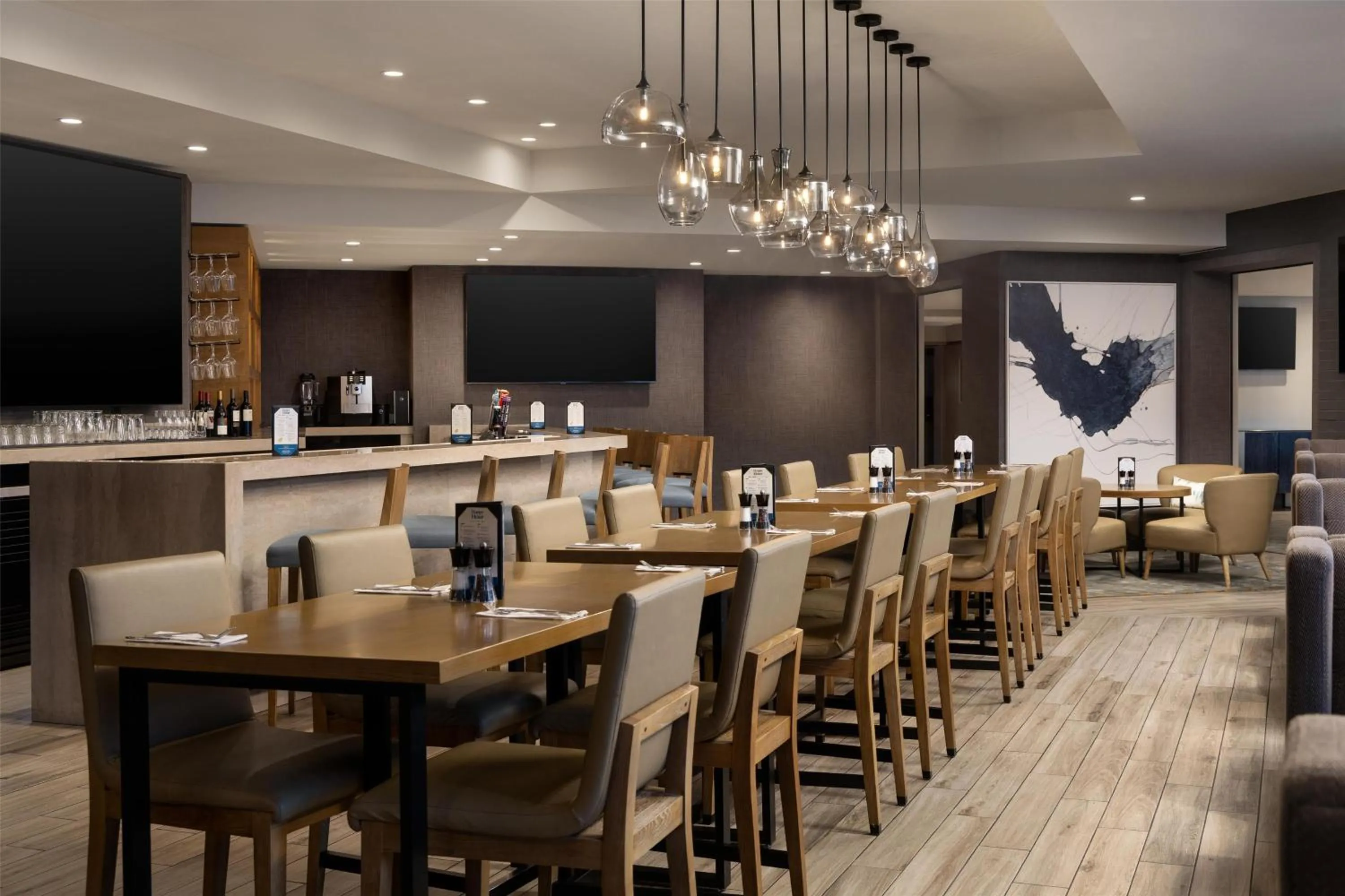 Restaurant/places to eat in Doubletree By Hilton West Kelowna
