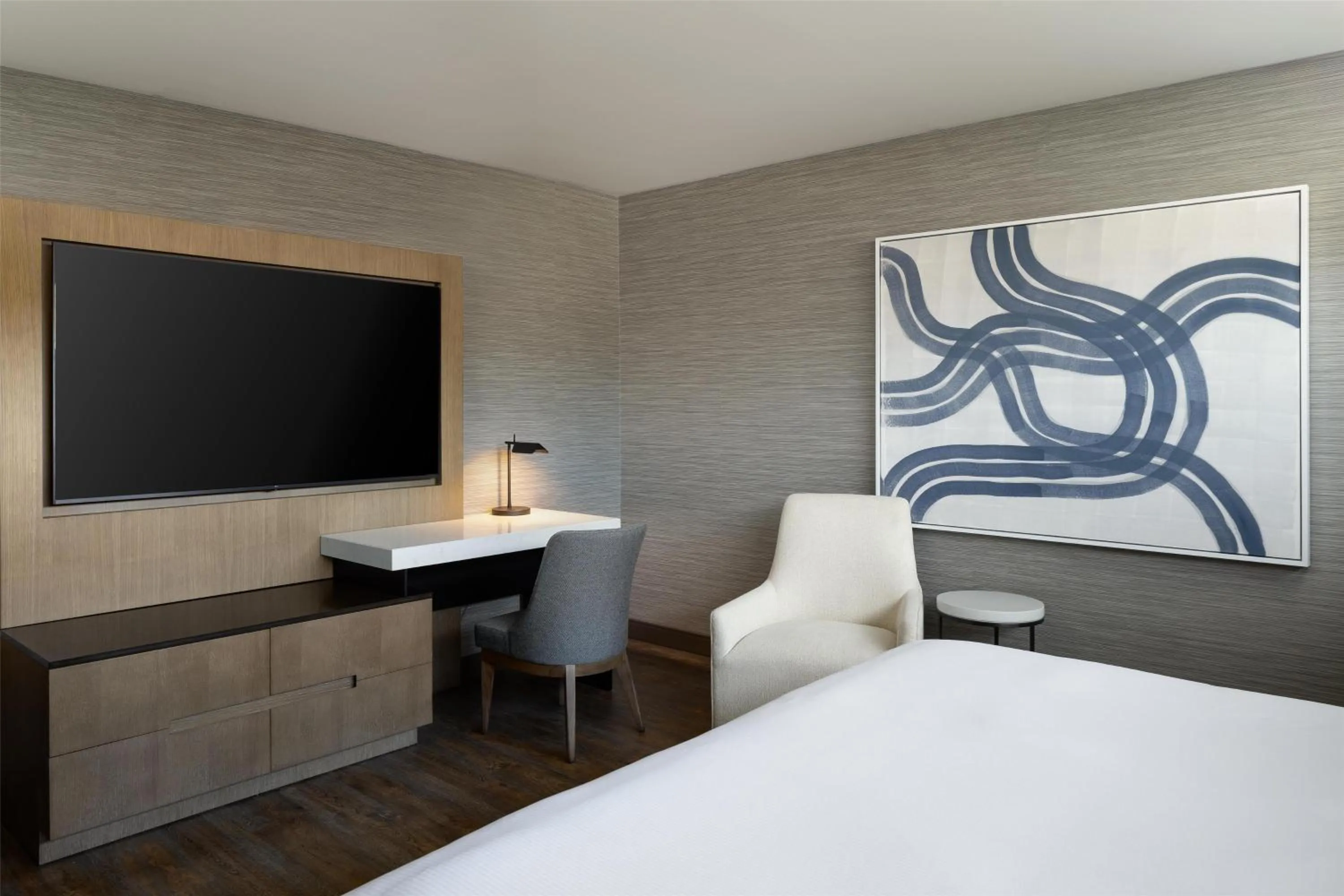 Bedroom, Bed in Doubletree By Hilton West Kelowna