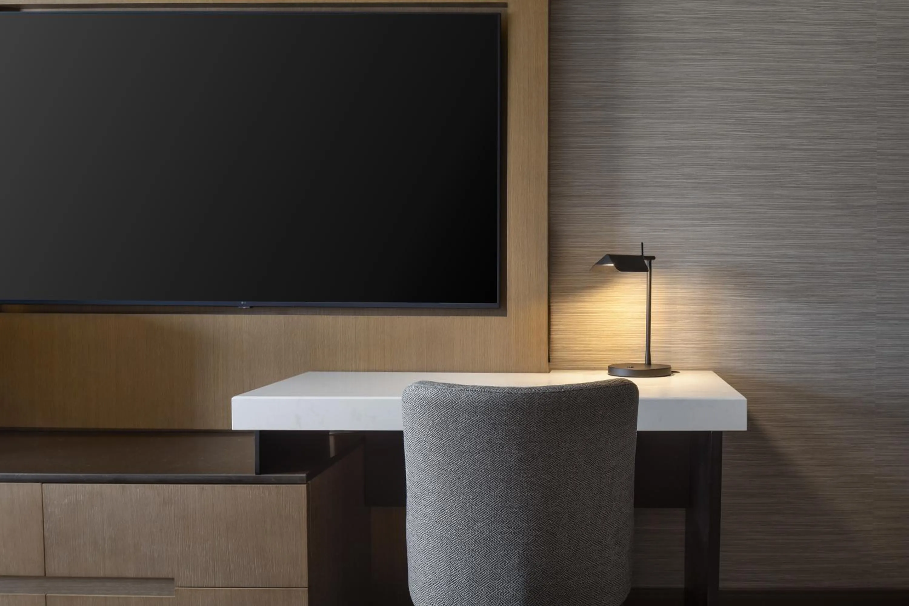 TV and multimedia in Doubletree By Hilton West Kelowna