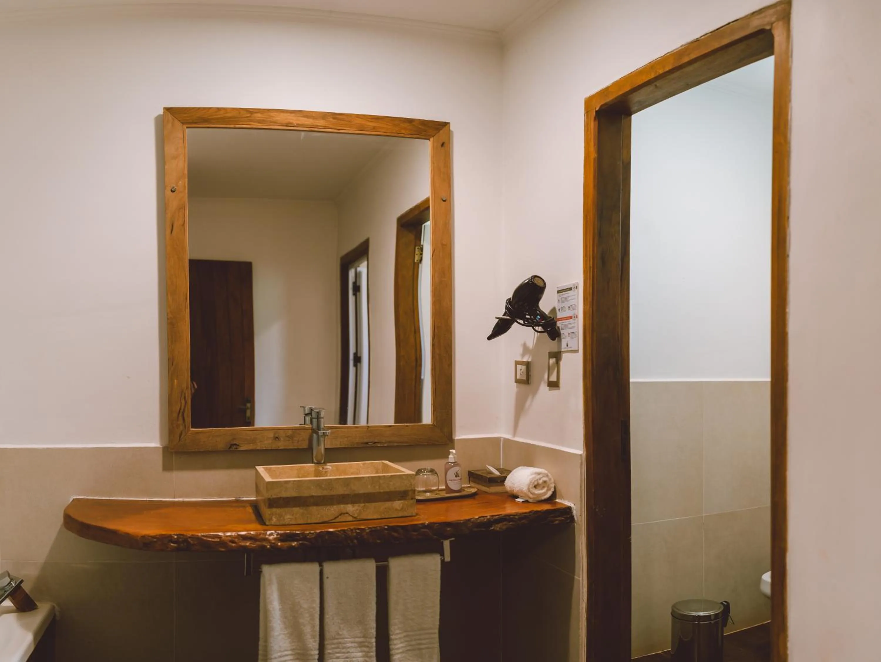 Bathroom in La Aldea De La Selva Lodge