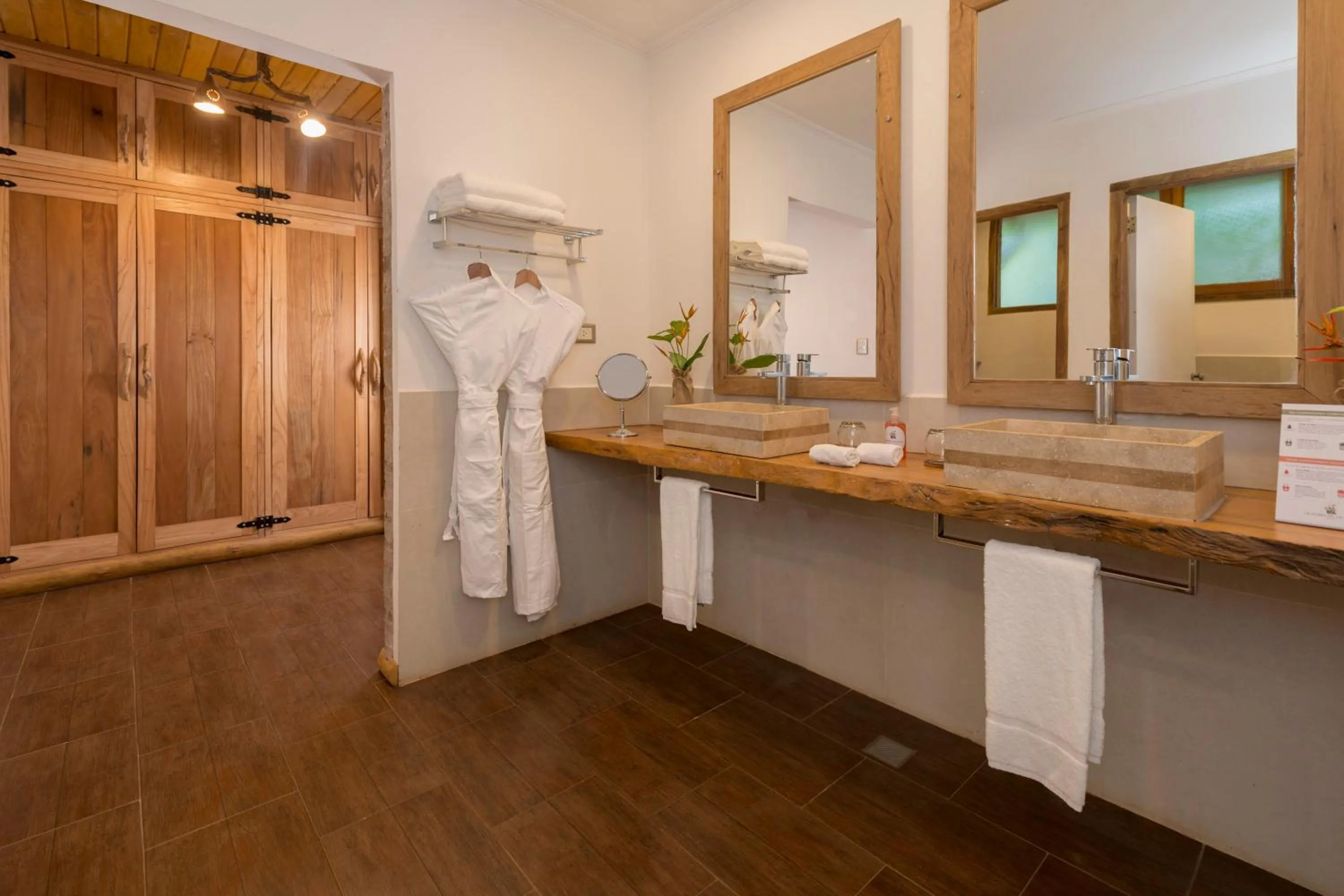 Bathroom in La Aldea De La Selva Lodge