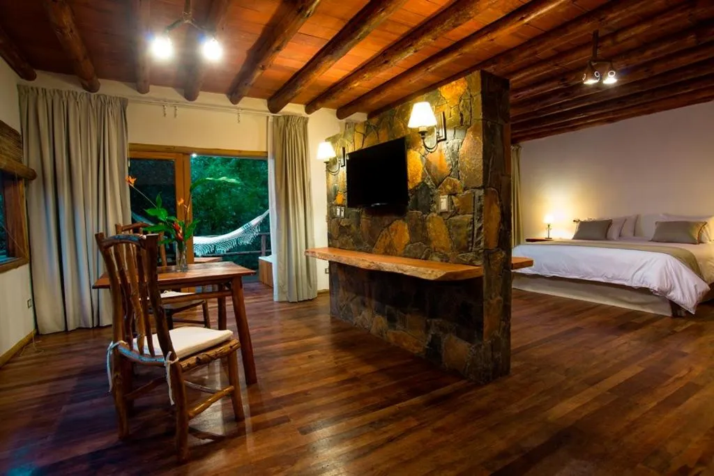 Photo of the whole room, Bed in La Aldea De La Selva Lodge
