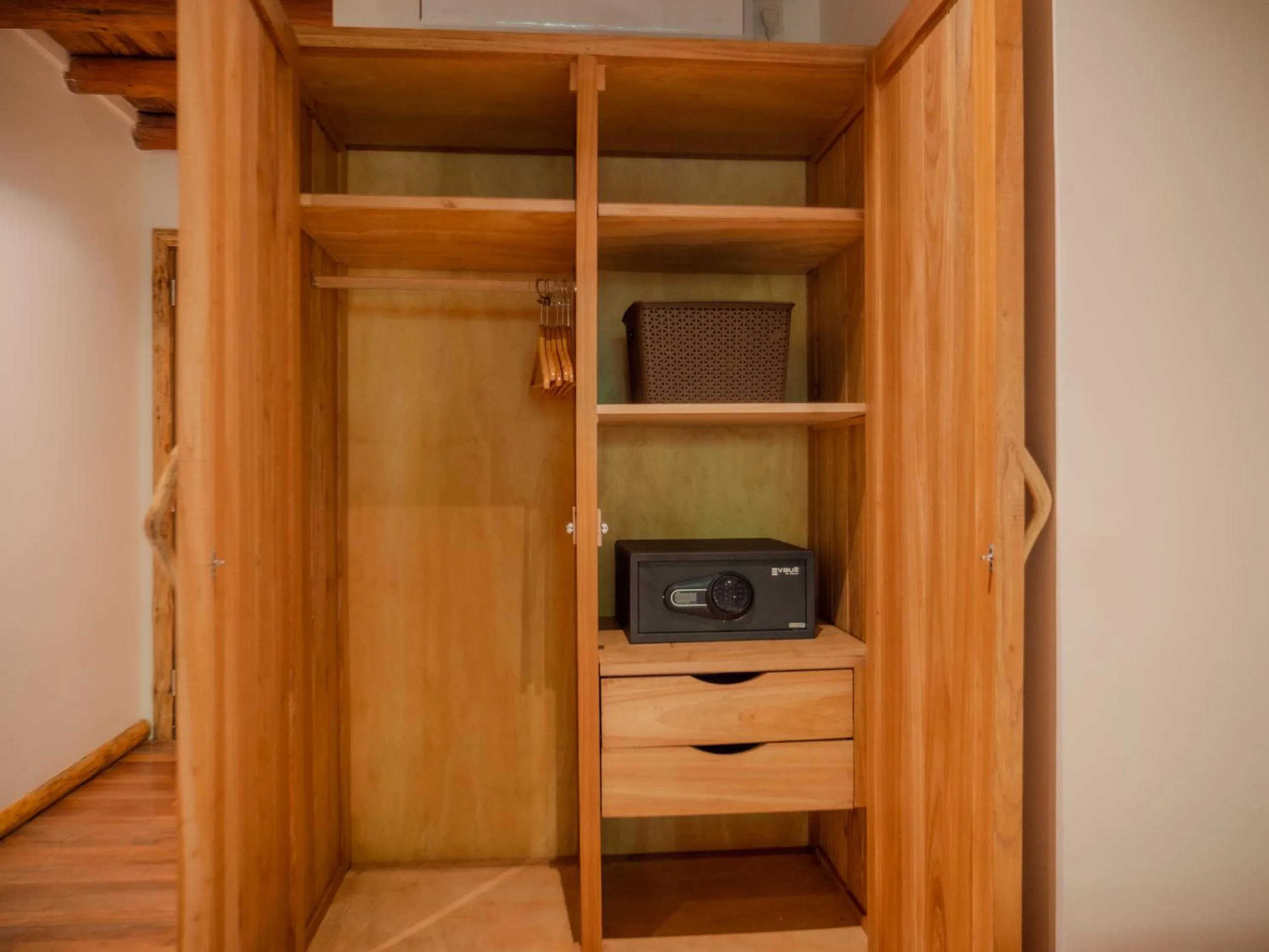 safe in La Aldea De La Selva Lodge