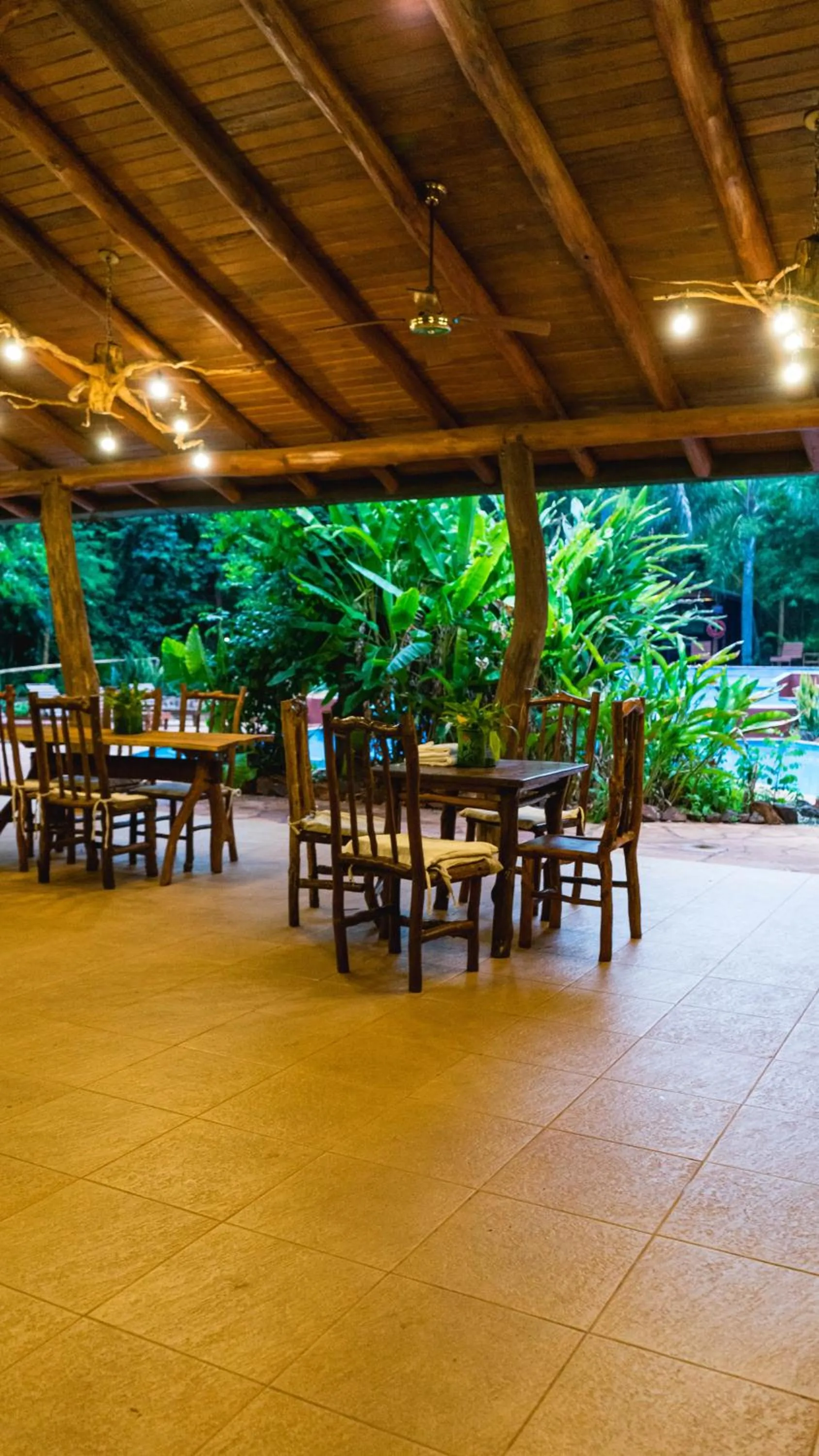 Restaurant/places to eat in La Aldea De La Selva Lodge