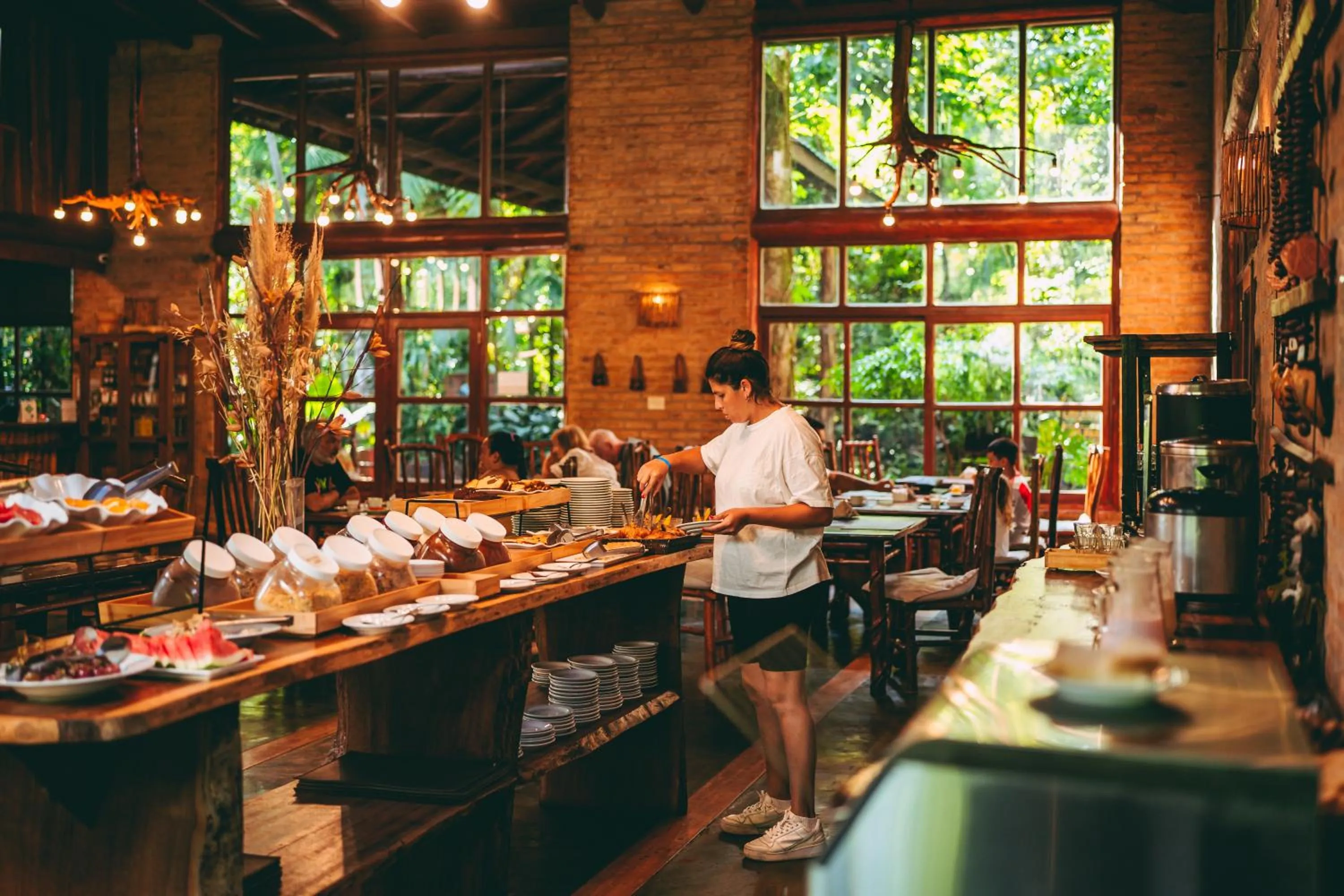 Restaurant/places to eat in La Aldea De La Selva Lodge