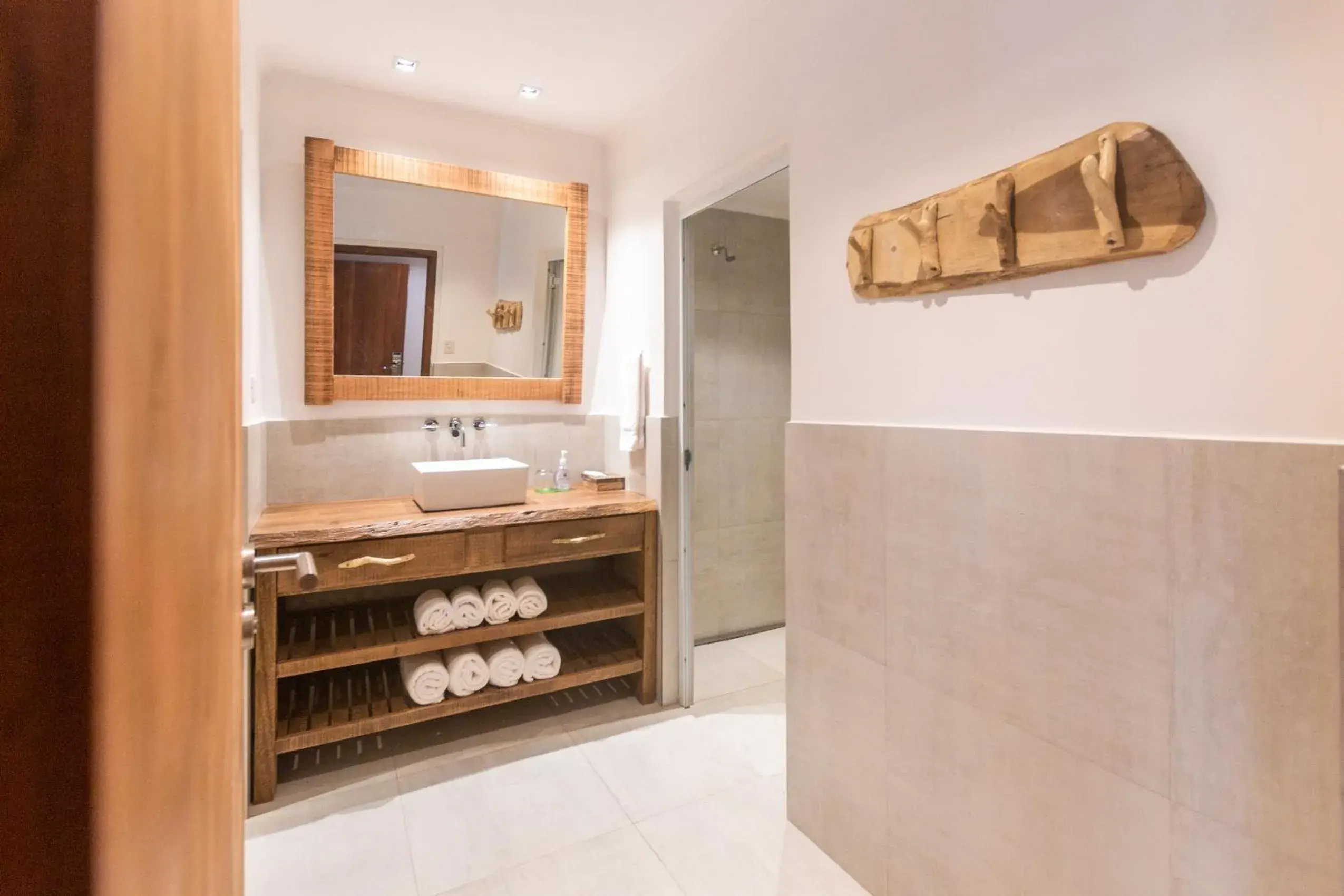 Double Twin Suite Junior in La Aldea De La Selva Lodge Double Twin Suite Junior in La Aldea De La Selva Lodge