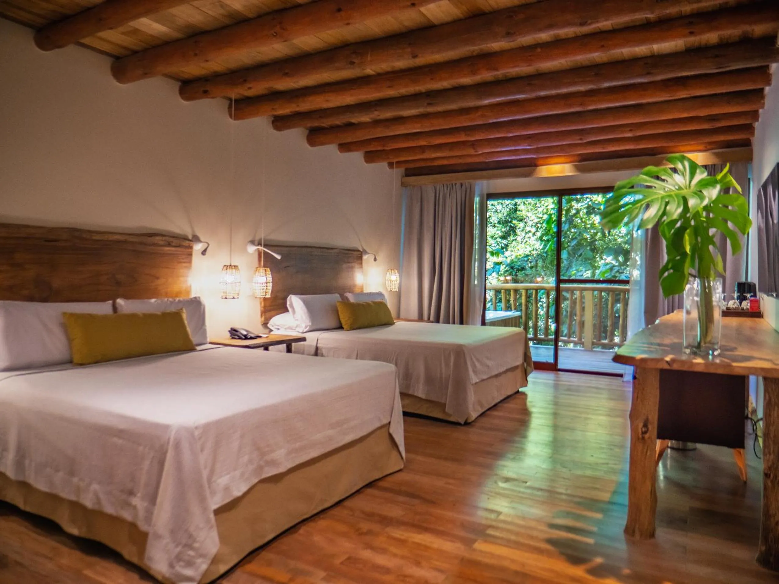 Photo of the whole room, Bed in La Aldea De La Selva Lodge