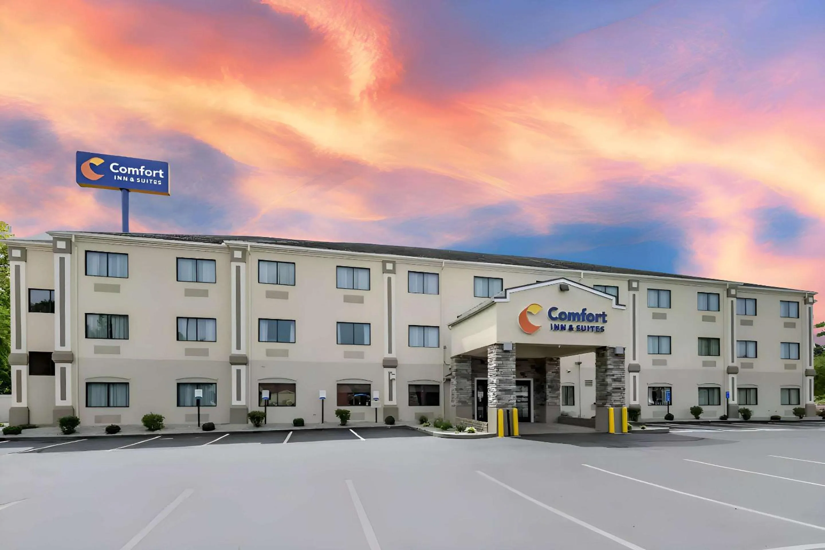 Property building in Comfort Inn & Suites Middletown - Franklin