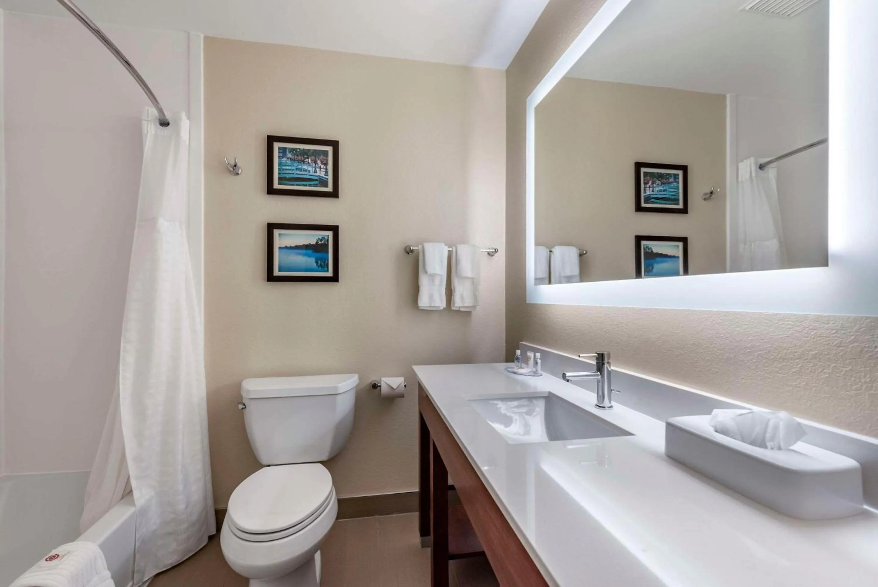 Bedroom in Comfort Inn & Suites Middletown - Franklin