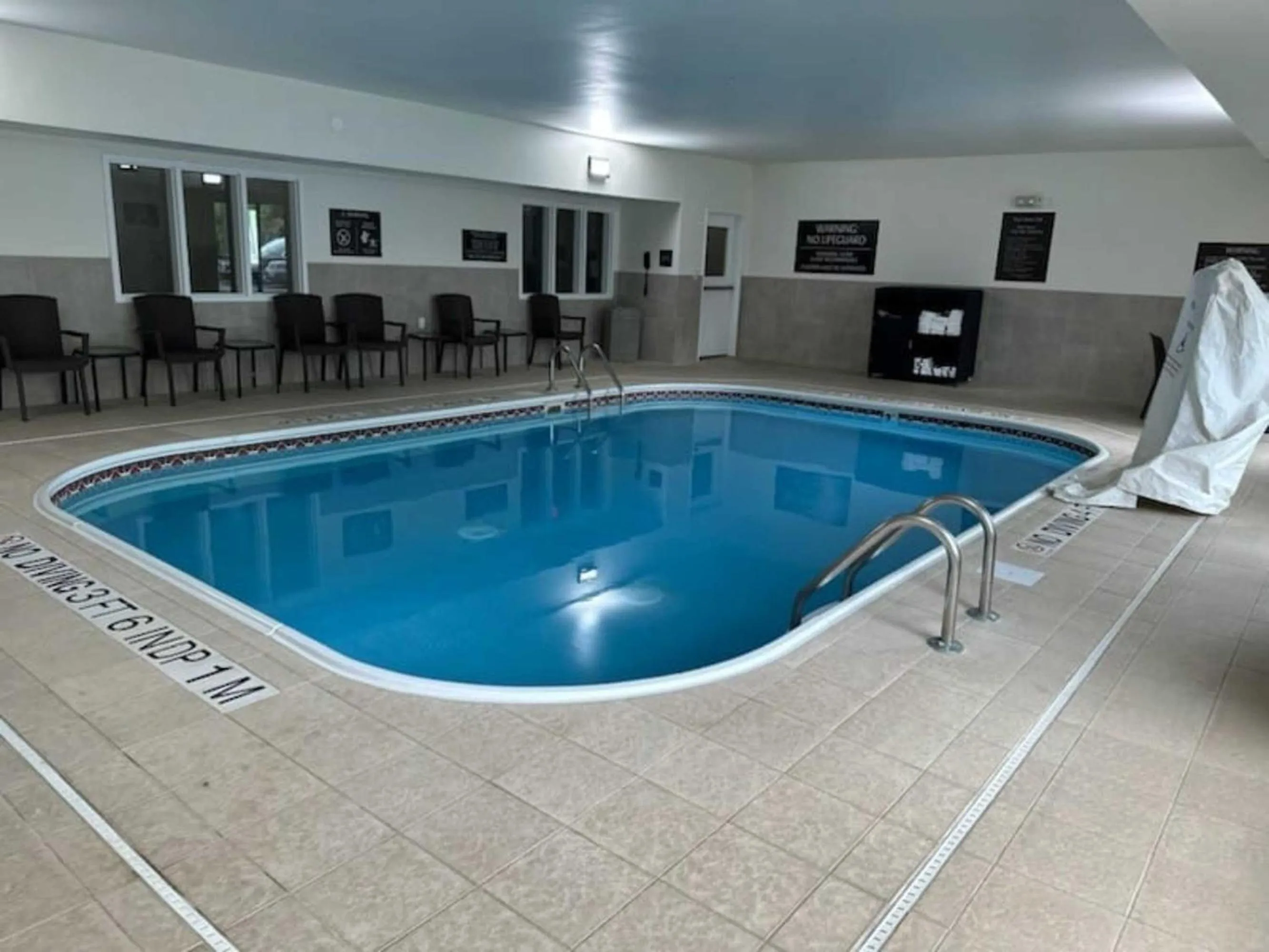 Swimming pool in Comfort Inn & Suites Middletown - Franklin