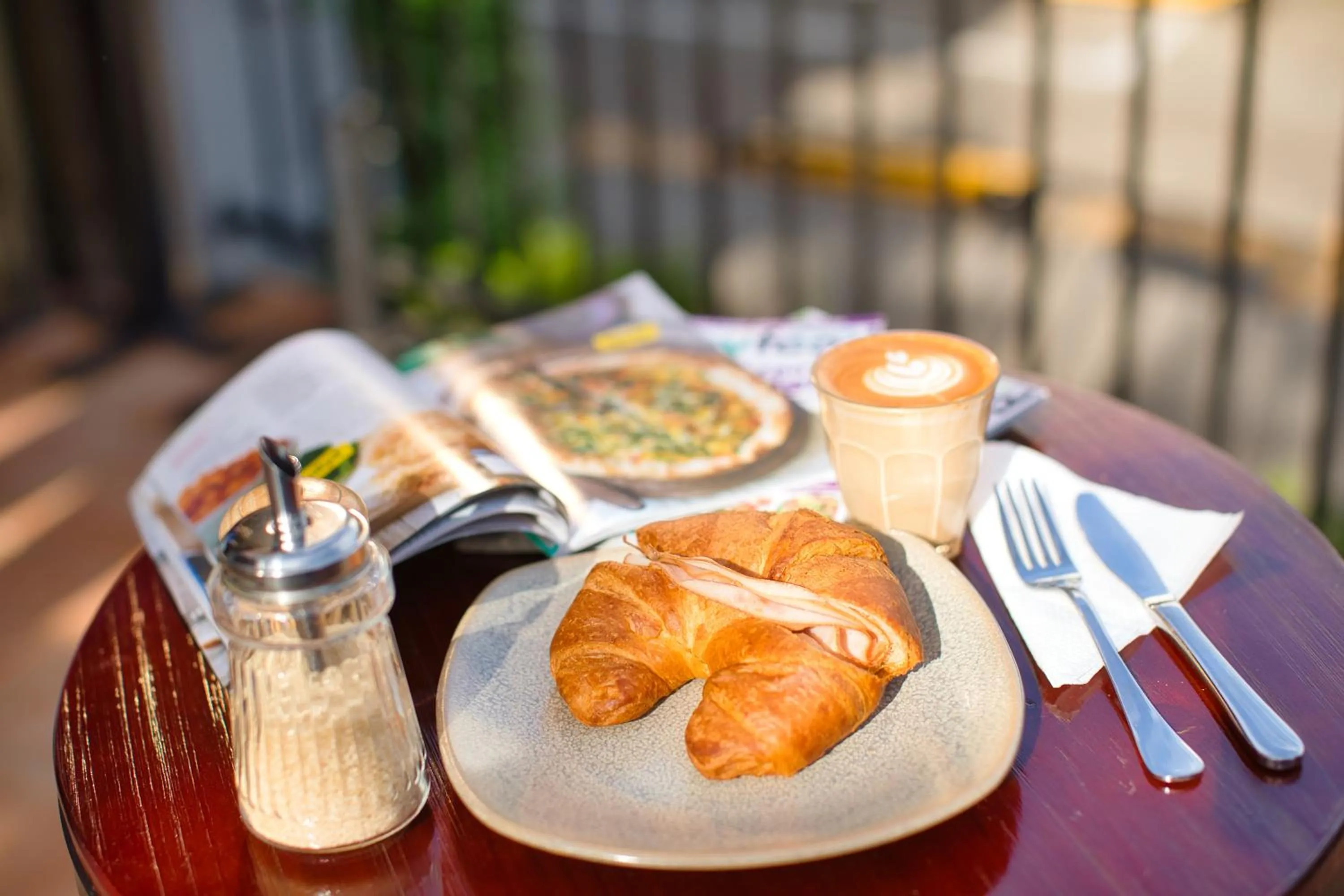 Food and drinks in Comfort Hotel East Melbourne