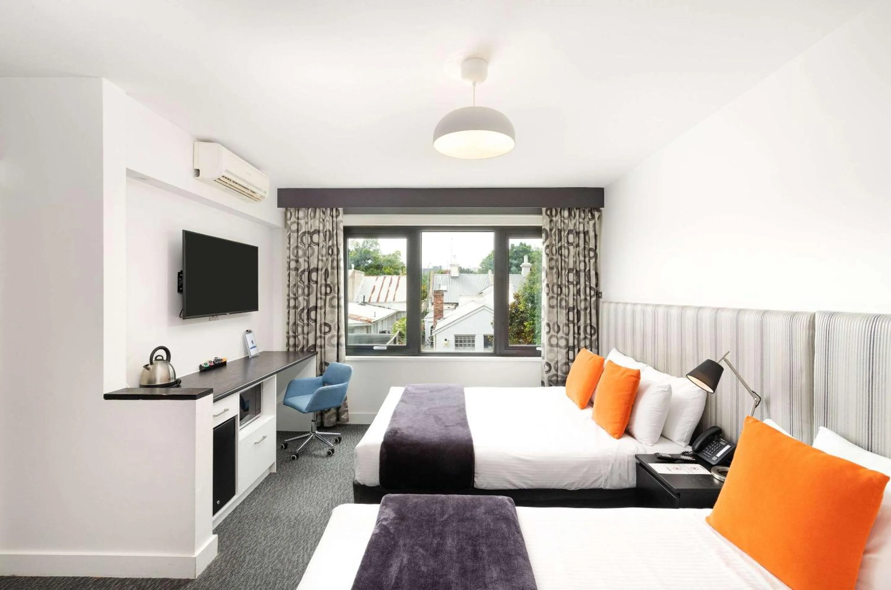 Photo of the whole room, Bed in Comfort Hotel East Melbourne