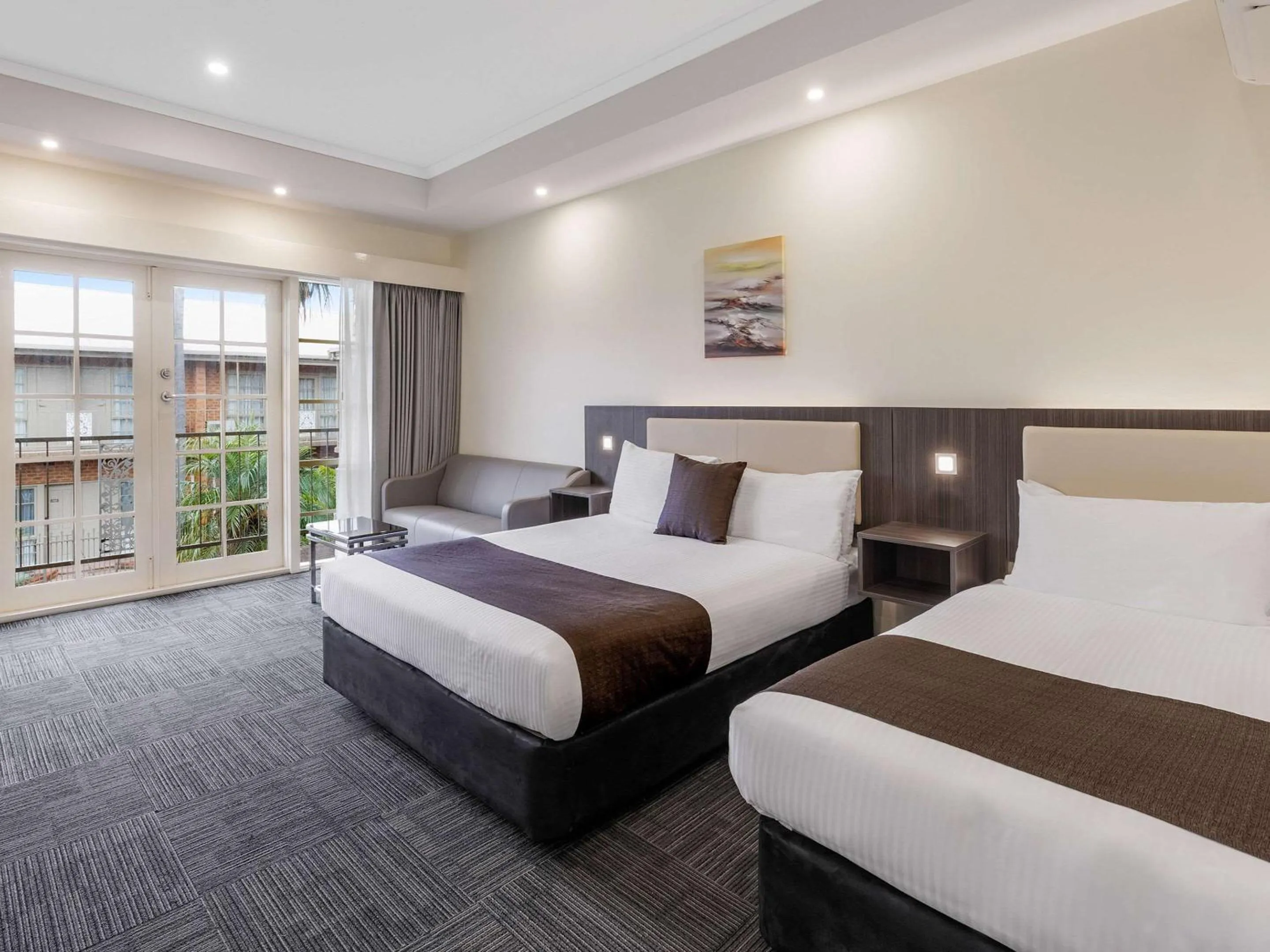 Bed in Quality Hotel Melbourne Airport