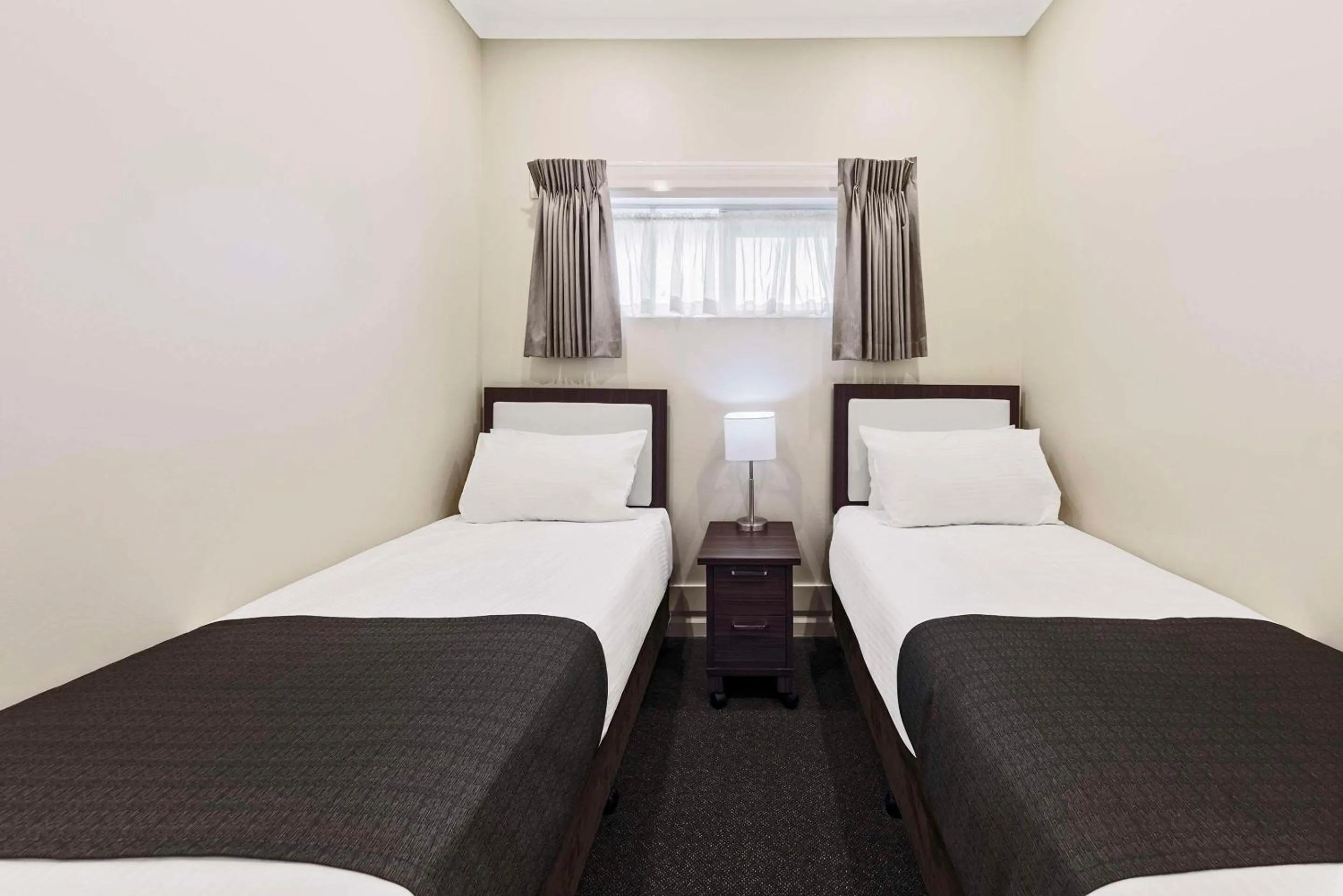 Bedroom, Bed in Quality Hotel Melbourne Airport