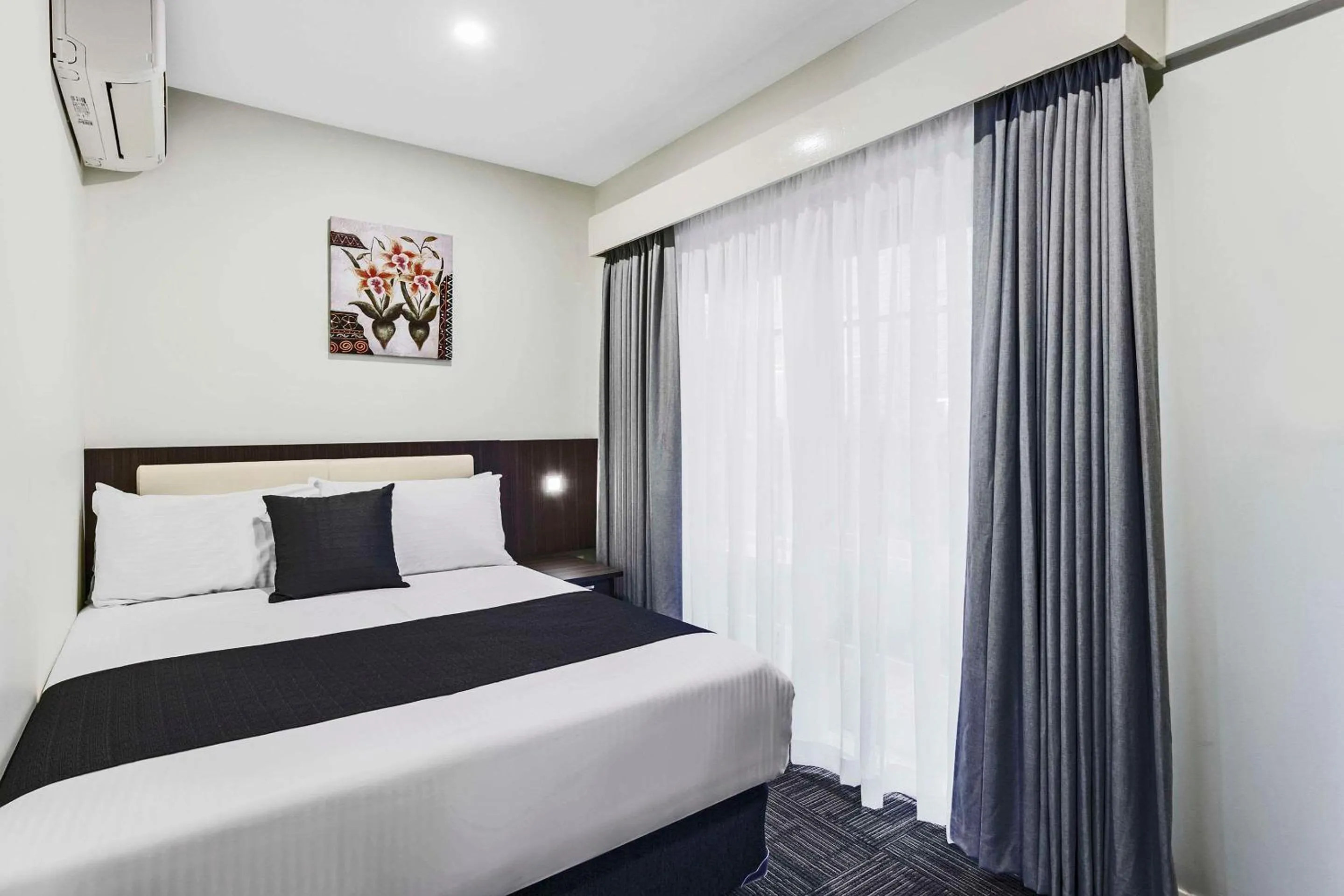 Bedroom, Bed in Quality Hotel Melbourne Airport