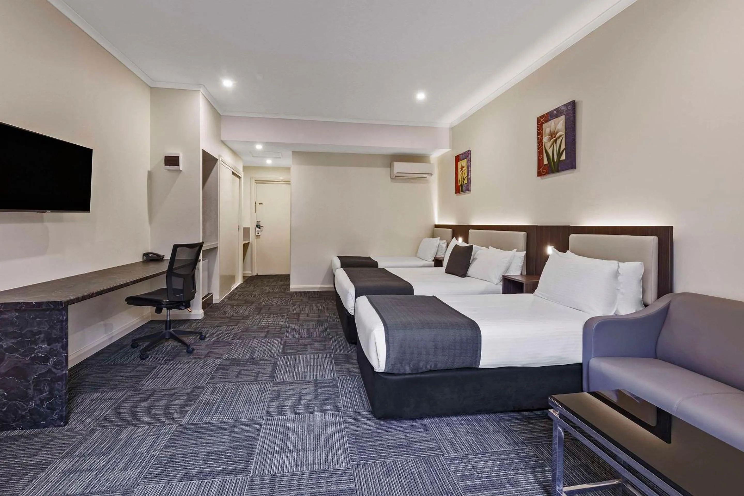 Bedroom, Bed in Quality Hotel Melbourne Airport
