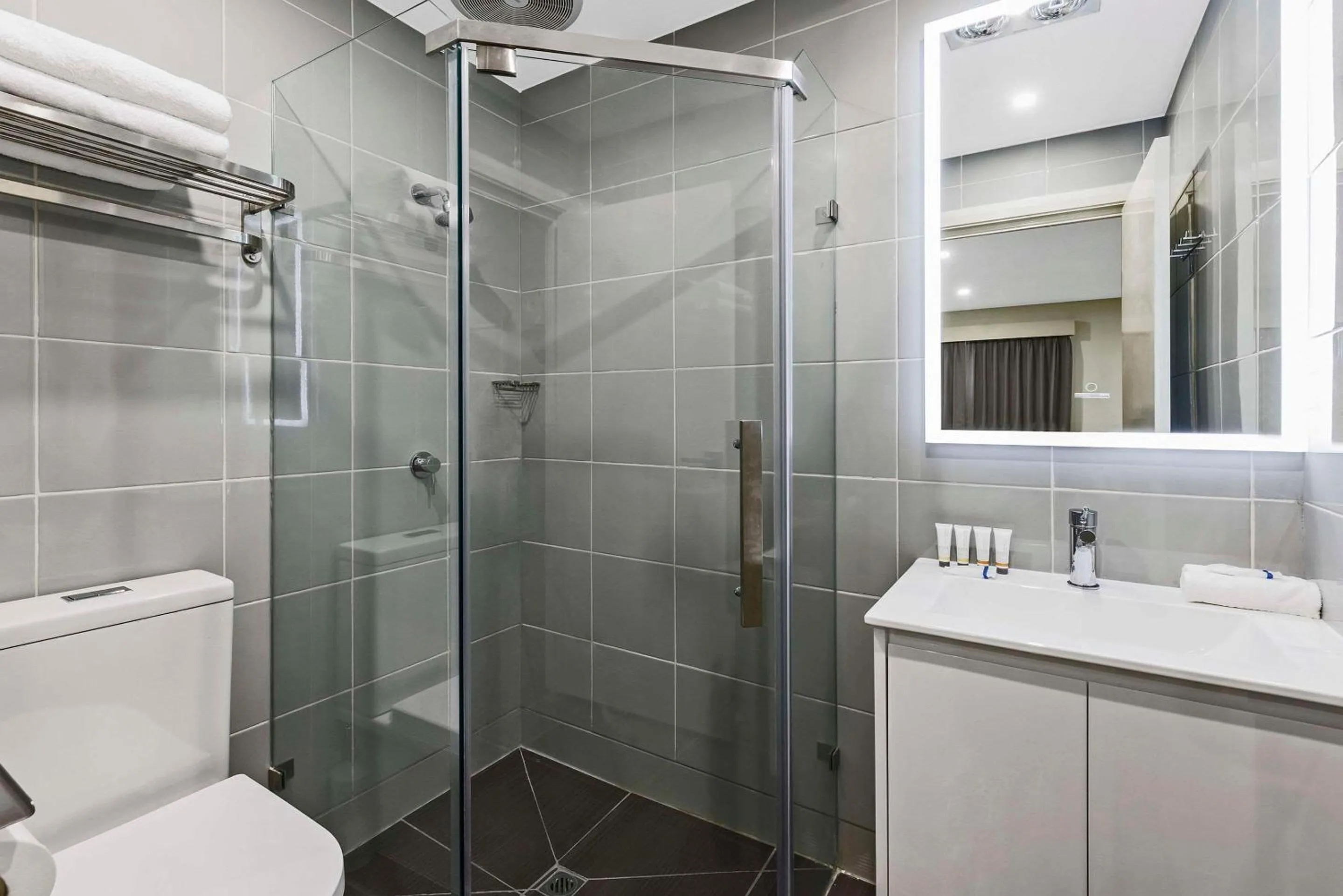 Bedroom in Quality Hotel Melbourne Airport