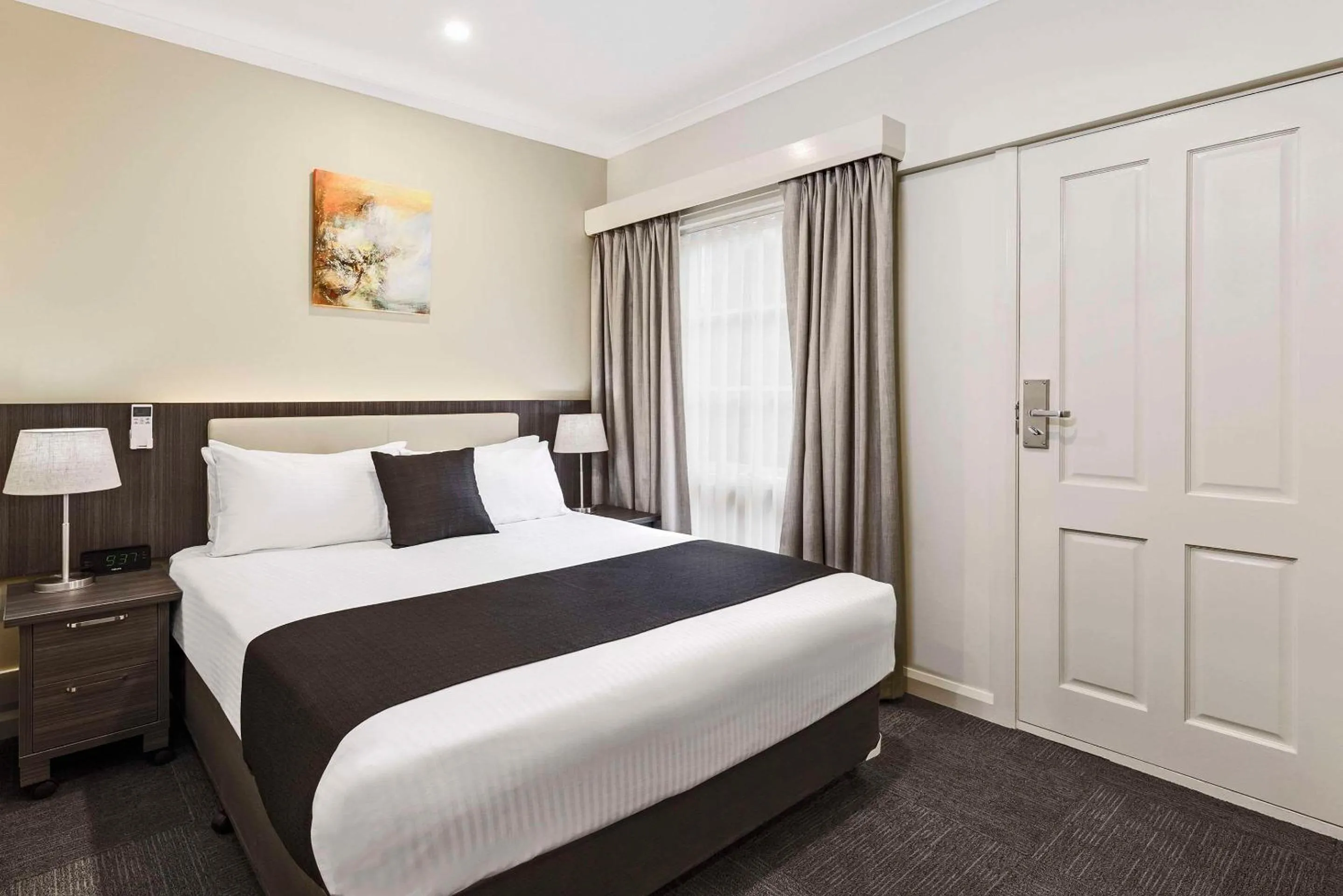 Bedroom, Bed in Quality Hotel Melbourne Airport