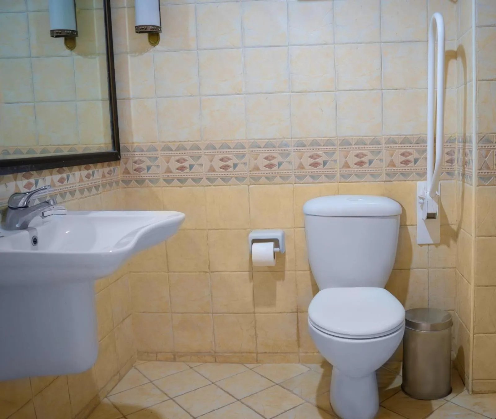 Toilet in Retac El Arish