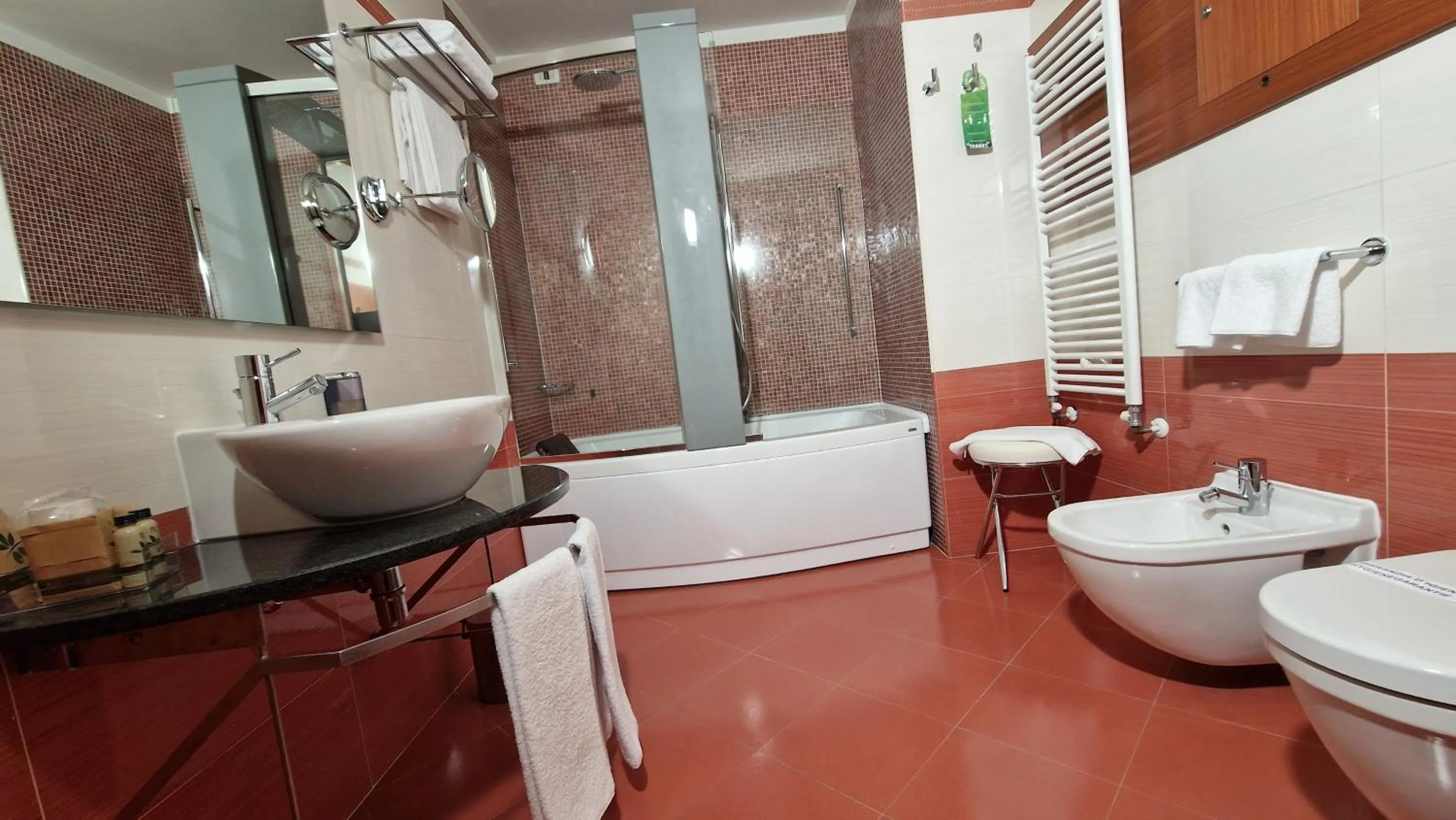 Shower in Bella Italia Palace Hotel